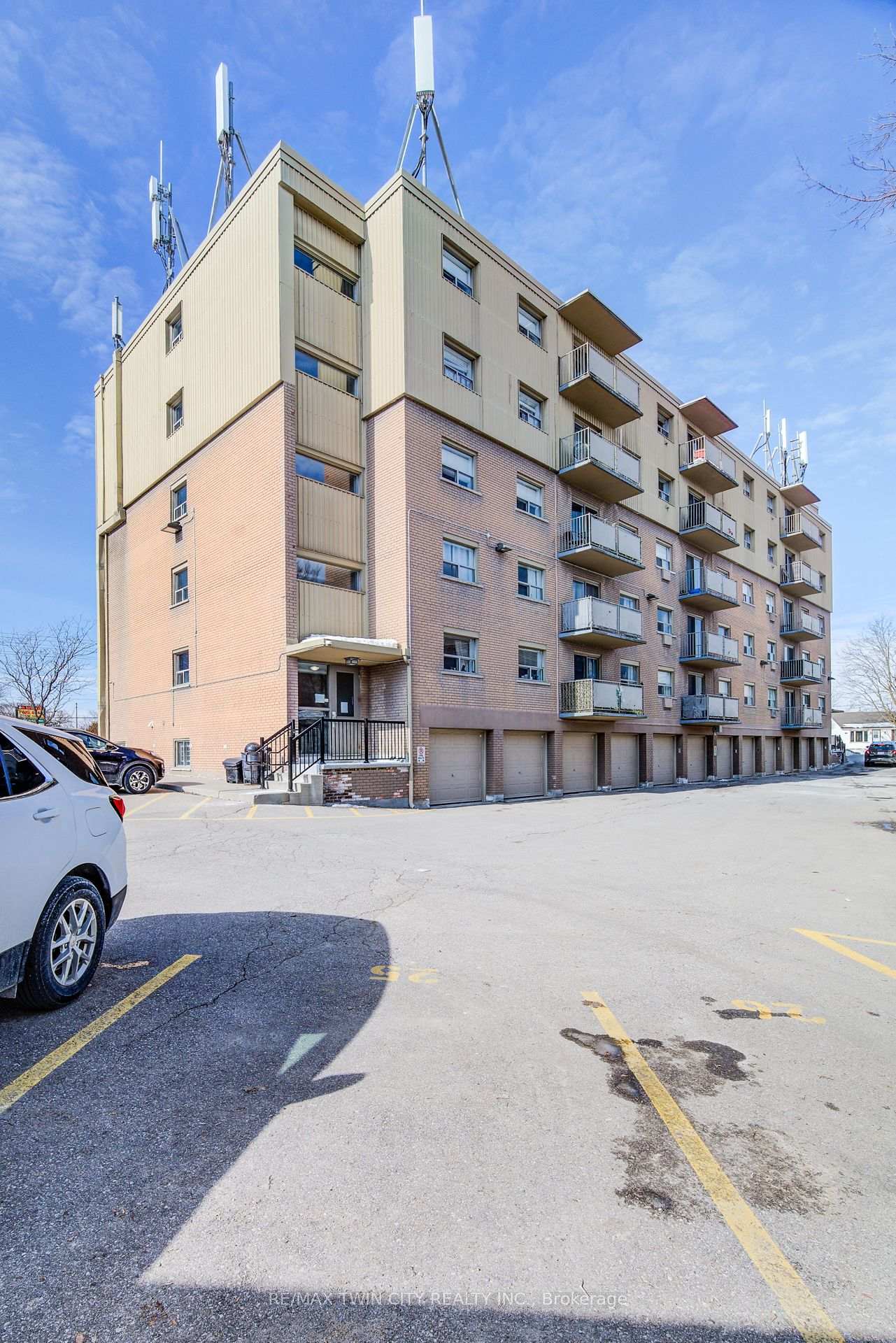 Photo 4 of Unit 202, 283 Fairway Road N, Kitchener — HOMEH