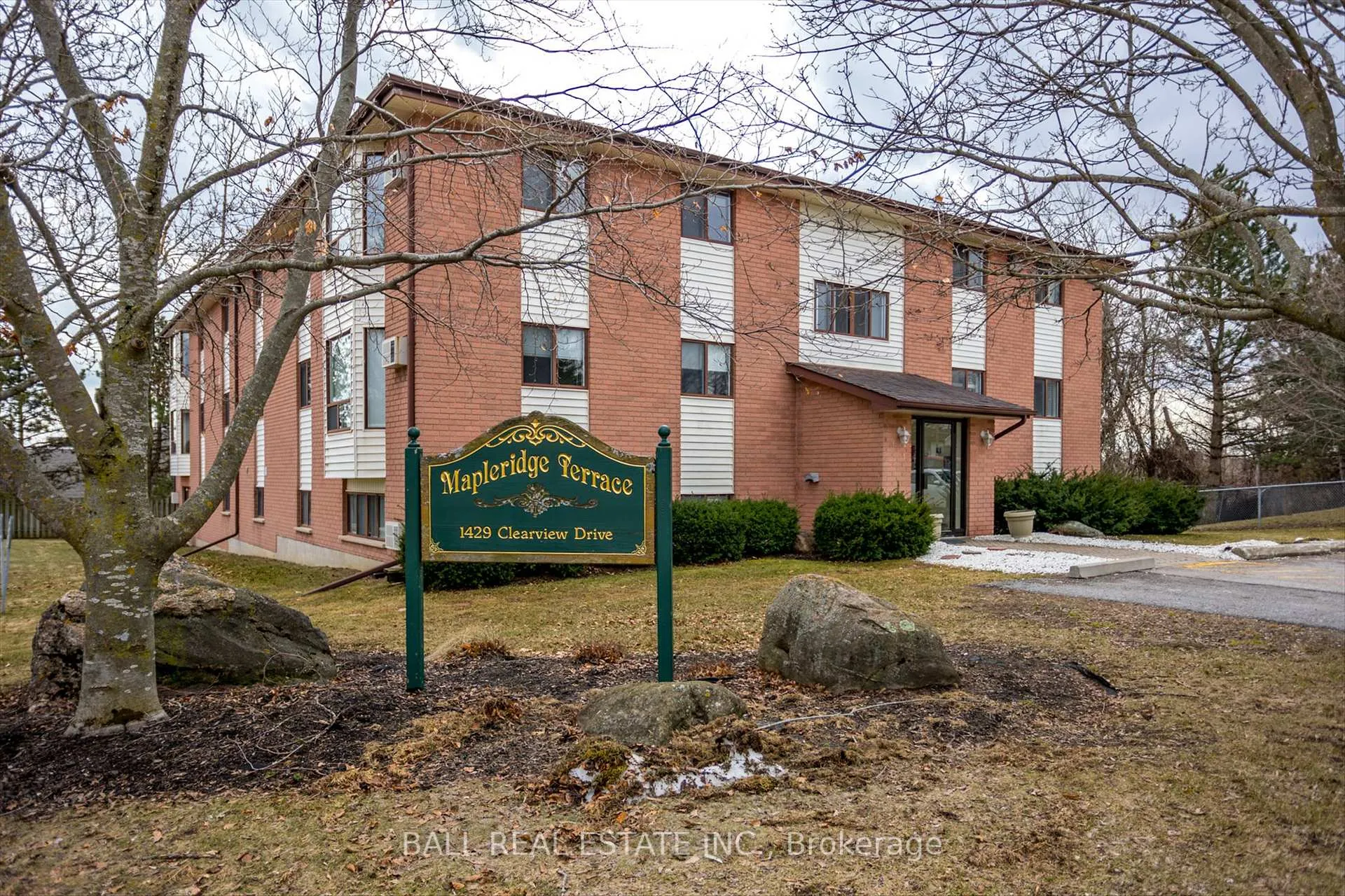 Front of Unit 304, 1429 Clearview Drive