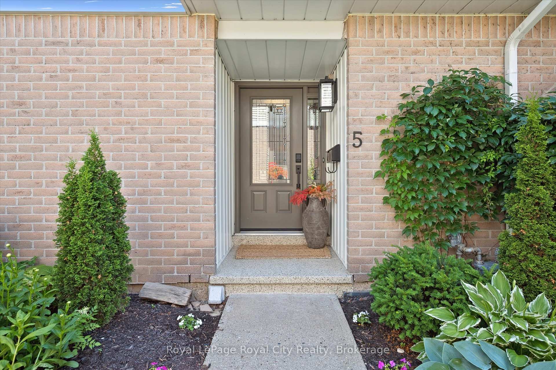 Photo 6 of Unit 5, 100 Woodlawn Road E, Guelph, Victoria North — HOMEH