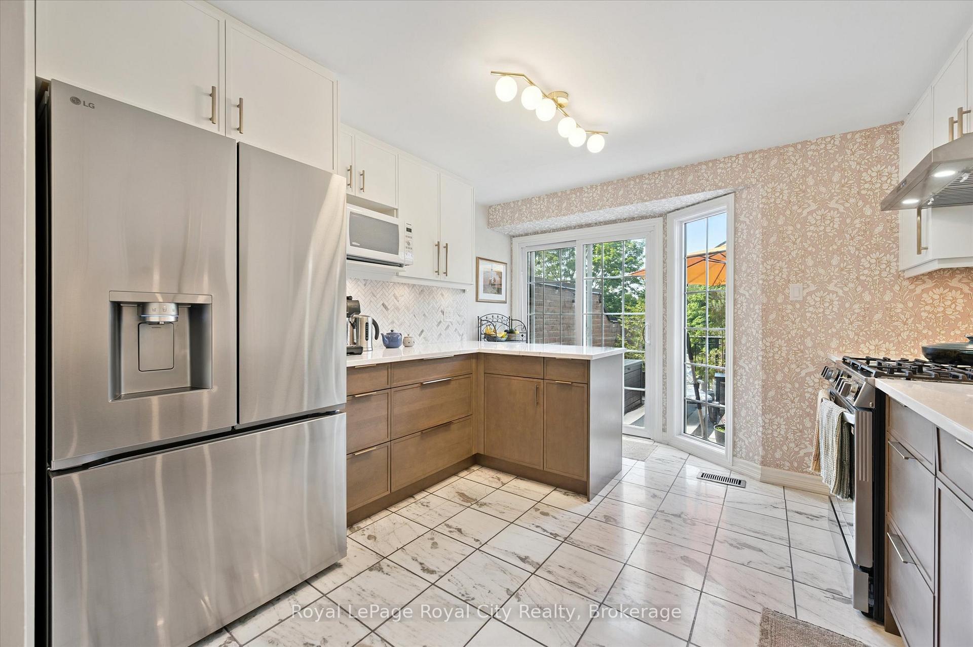 Photo 11 of Unit 5, 100 Woodlawn Road E, Guelph, Victoria North — HOMEH