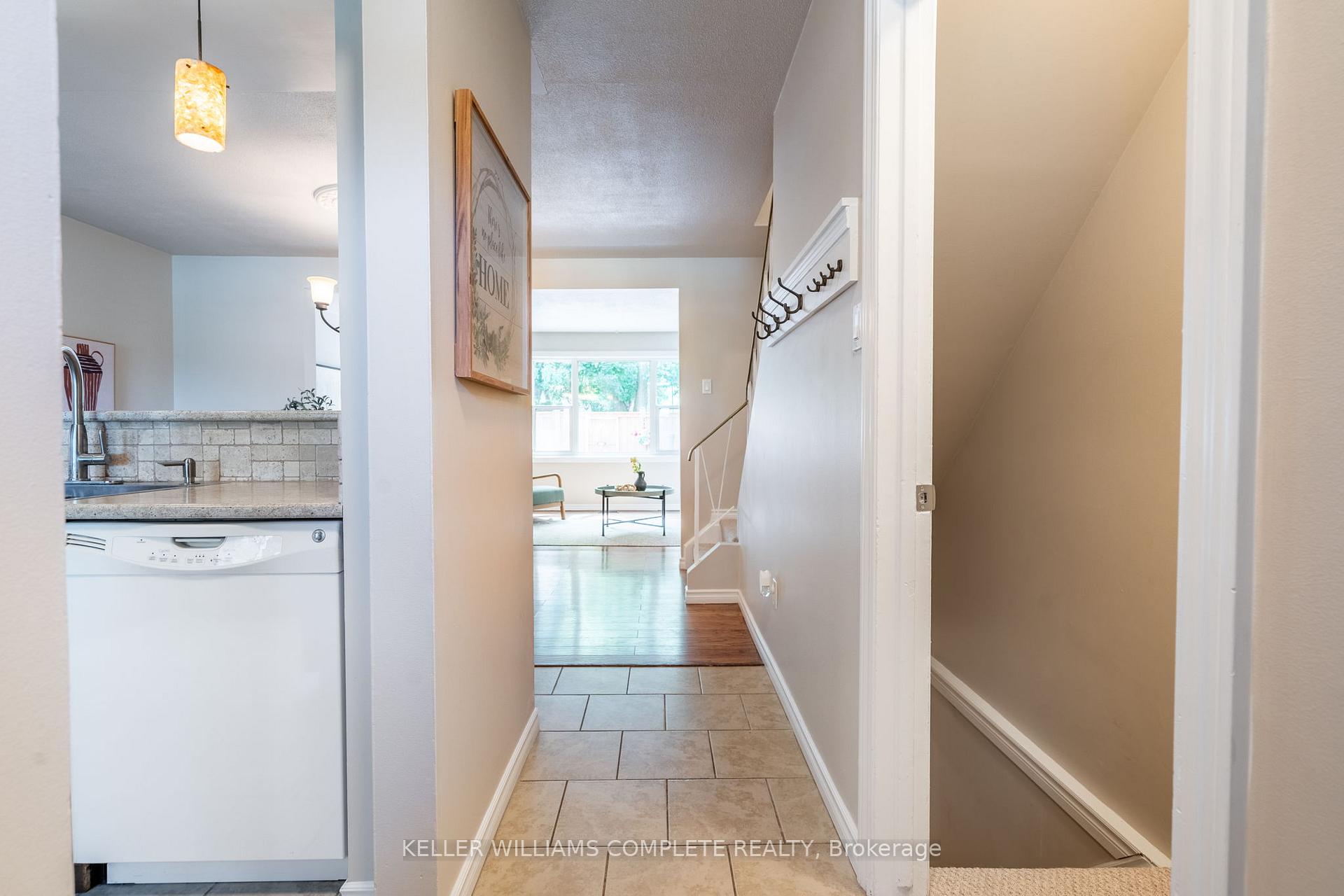 Photo 6 of 140 Victor Boulevard, Hamilton, Greeningdon — HOMEH