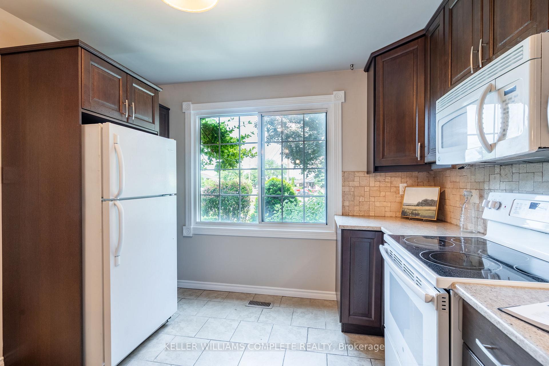 Photo 7 of 140 Victor Boulevard, Hamilton, Greeningdon — HOMEH
