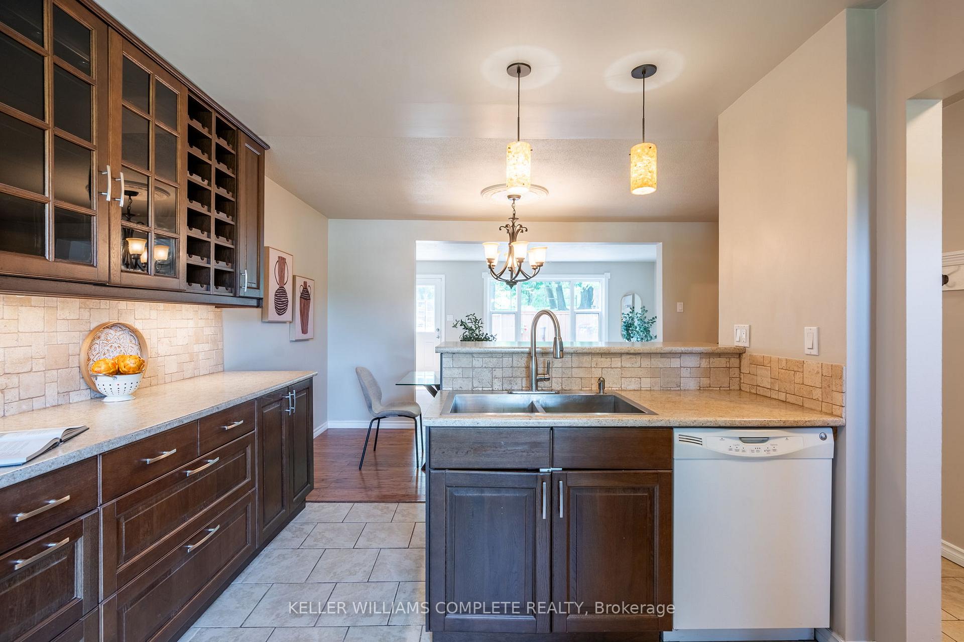 Photo 8 of 140 Victor Boulevard, Hamilton, Greeningdon — HOMEH