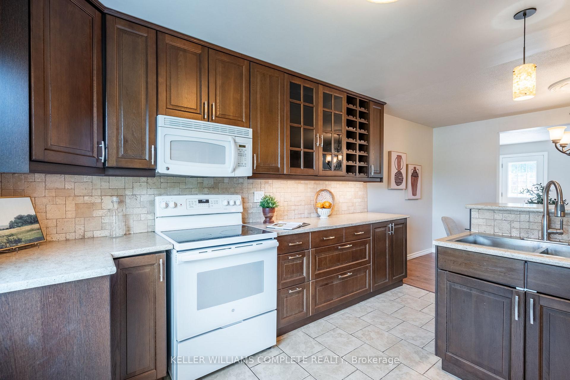 Photo 9 of 140 Victor Boulevard, Hamilton, Greeningdon — HOMEH
