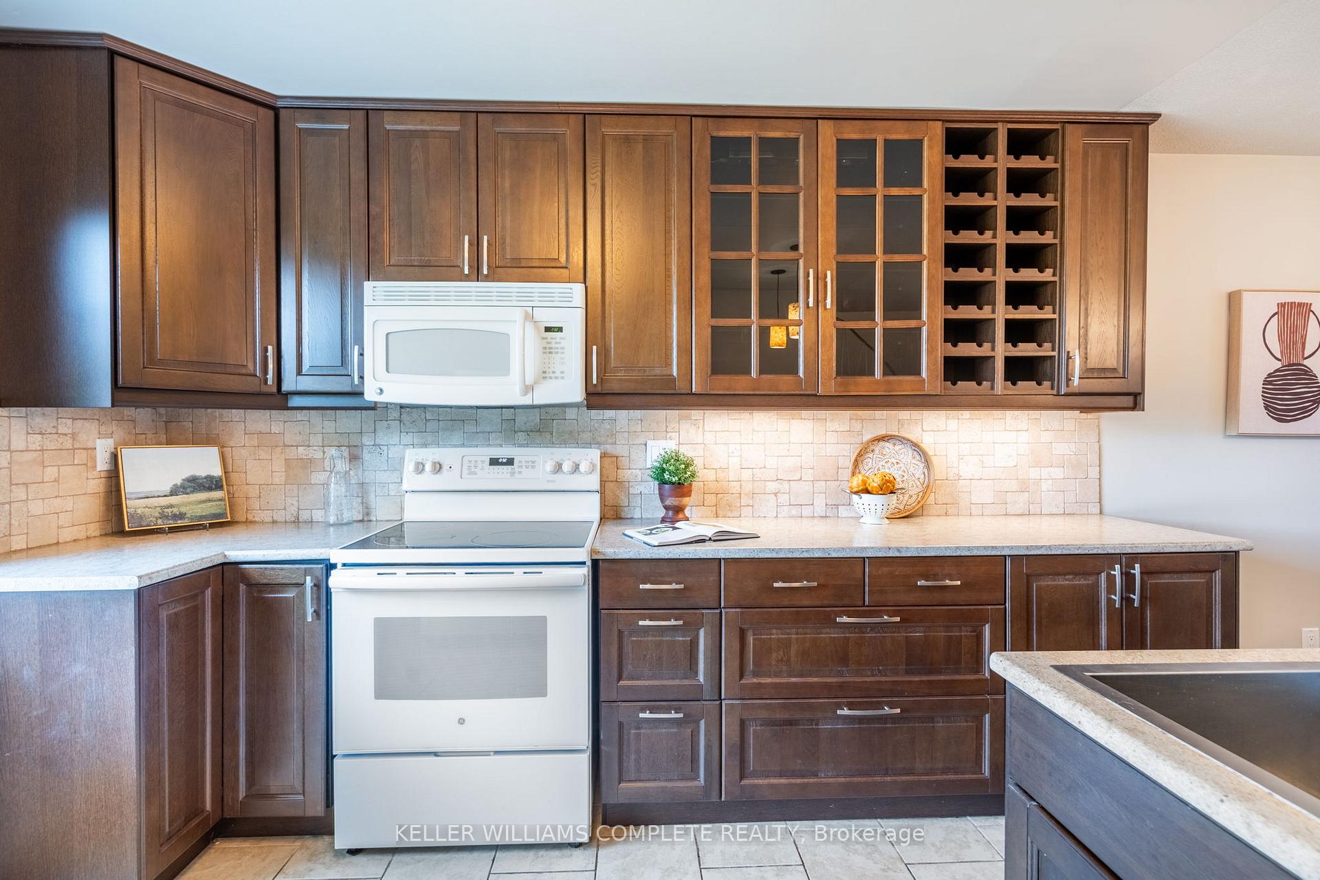 Photo 10 of 140 Victor Boulevard, Hamilton, Greeningdon — HOMEH
