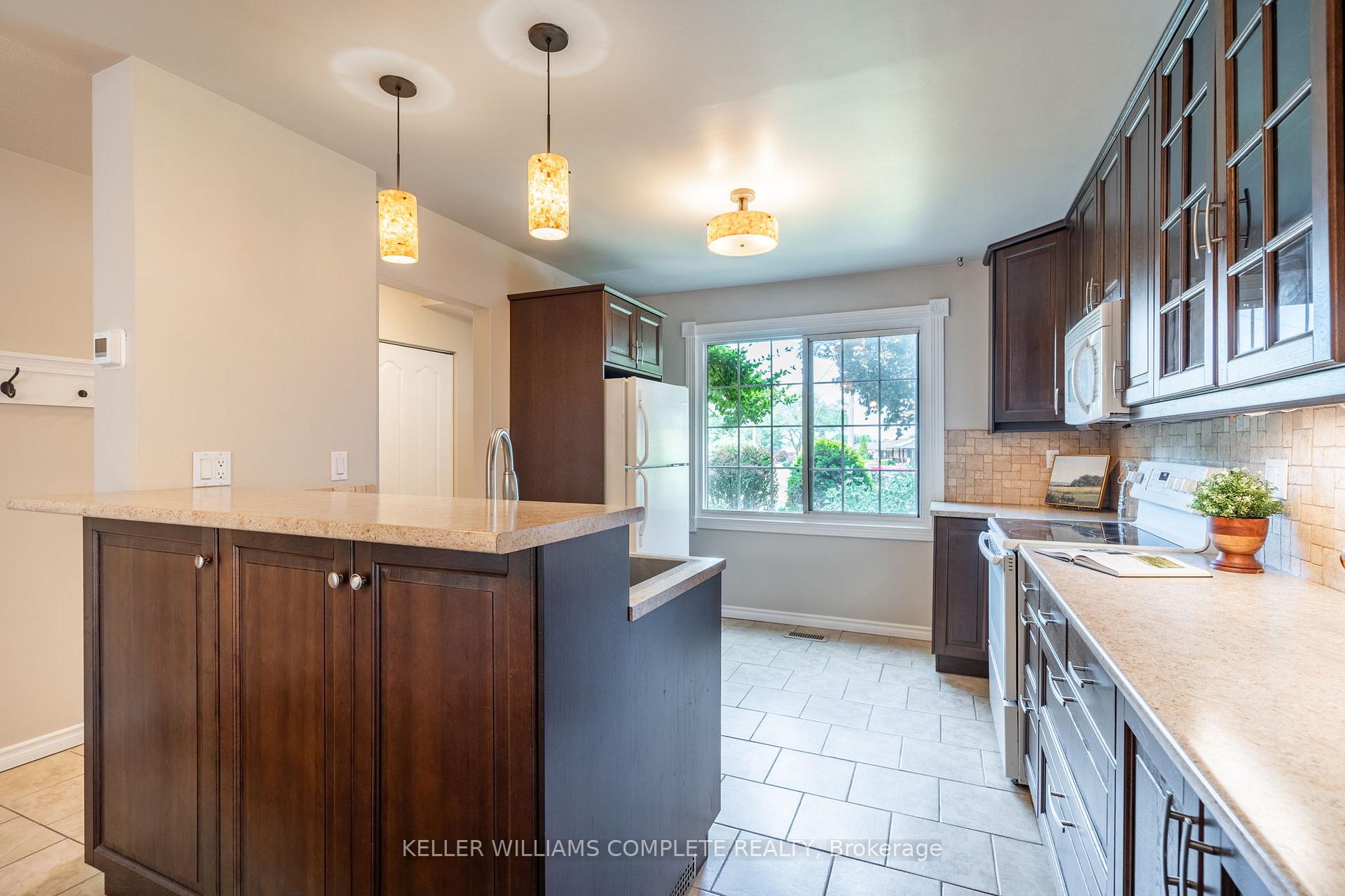 Photo 11 of 140 Victor Boulevard, Hamilton, Greeningdon — HOMEH