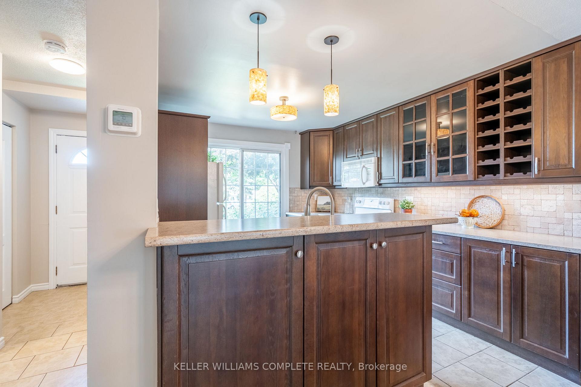 Photo 12 of 140 Victor Boulevard, Hamilton, Greeningdon — HOMEH