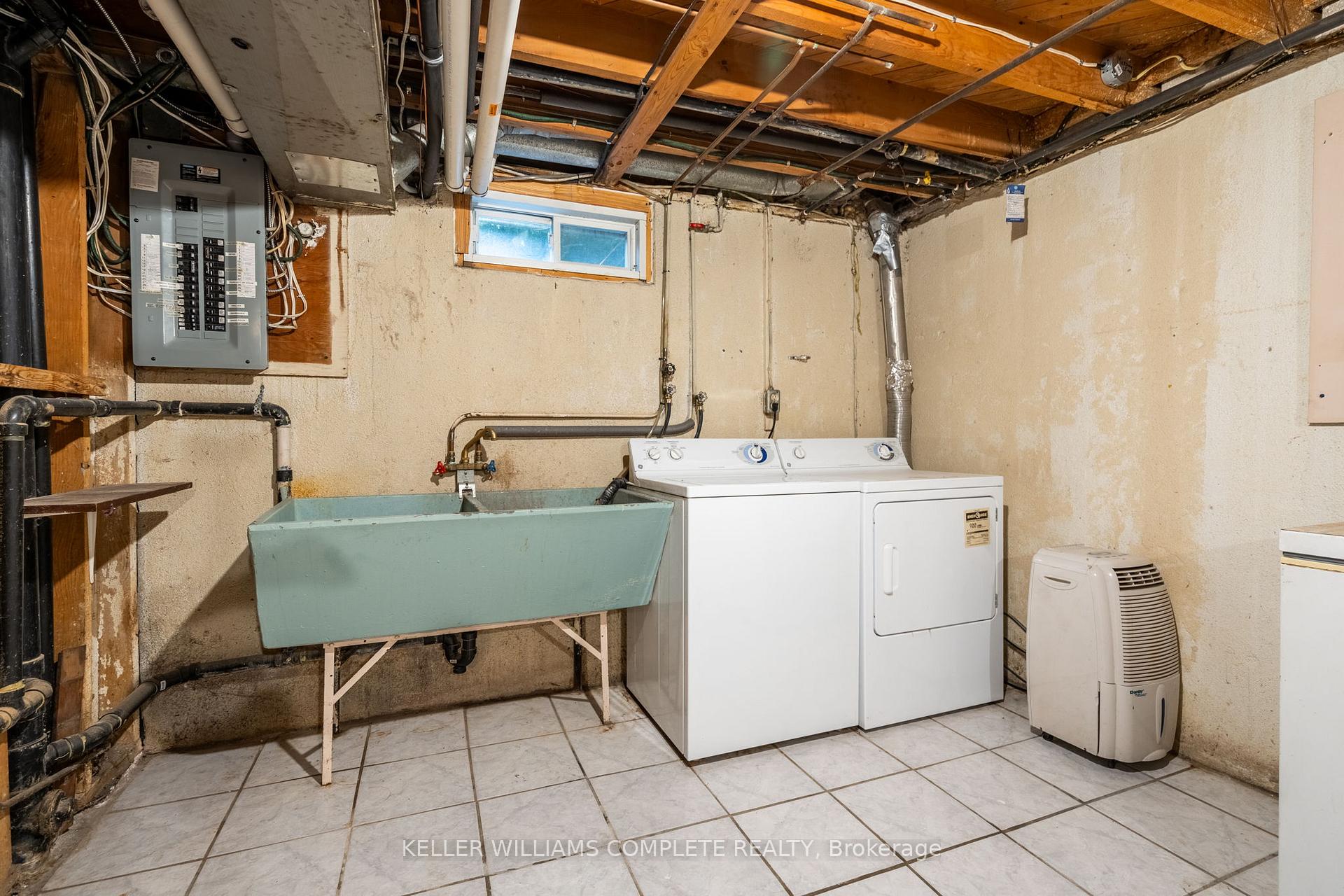 Photo 33 of 140 Victor Boulevard, Hamilton, Greeningdon — HOMEH