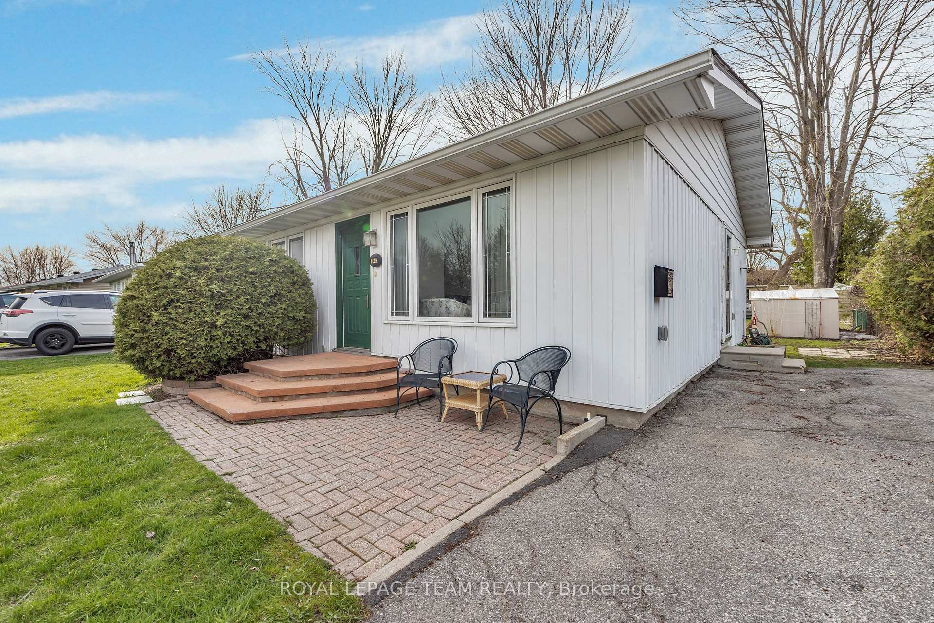 Photo 4 of 1443 Rainbow Crescent, Ottawa, Carson Grove — HOMEH