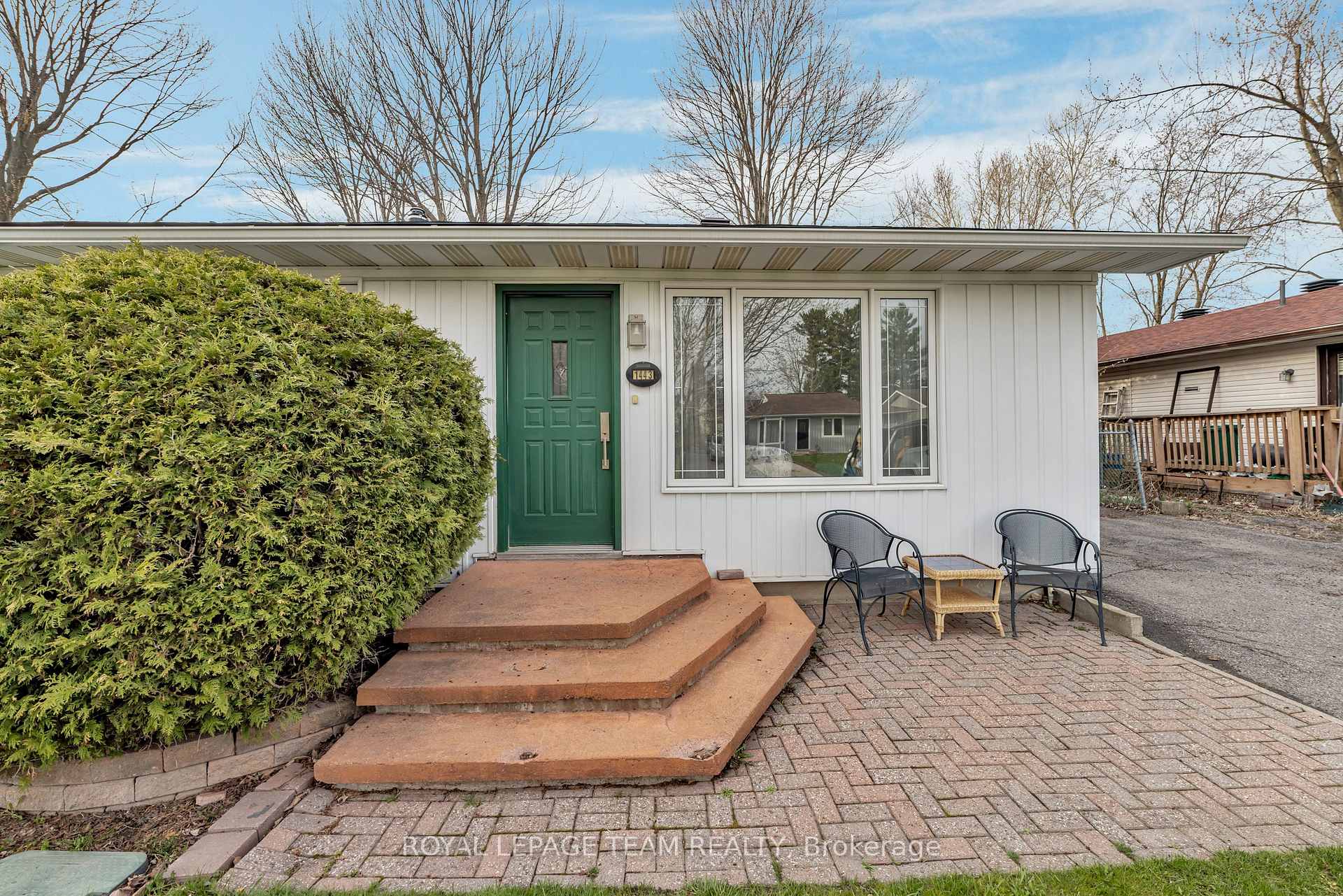 Photo 2 of 1443 Rainbow Crescent, Ottawa, Carson Grove — HOMEH