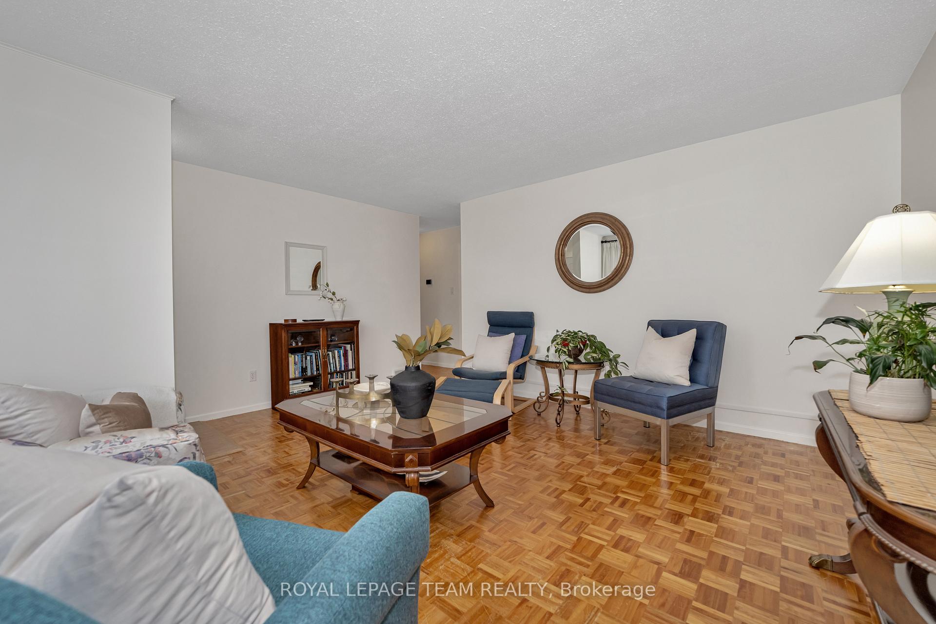 Photo 7 of 1443 Rainbow Crescent, Ottawa, Carson Grove — HOMEH