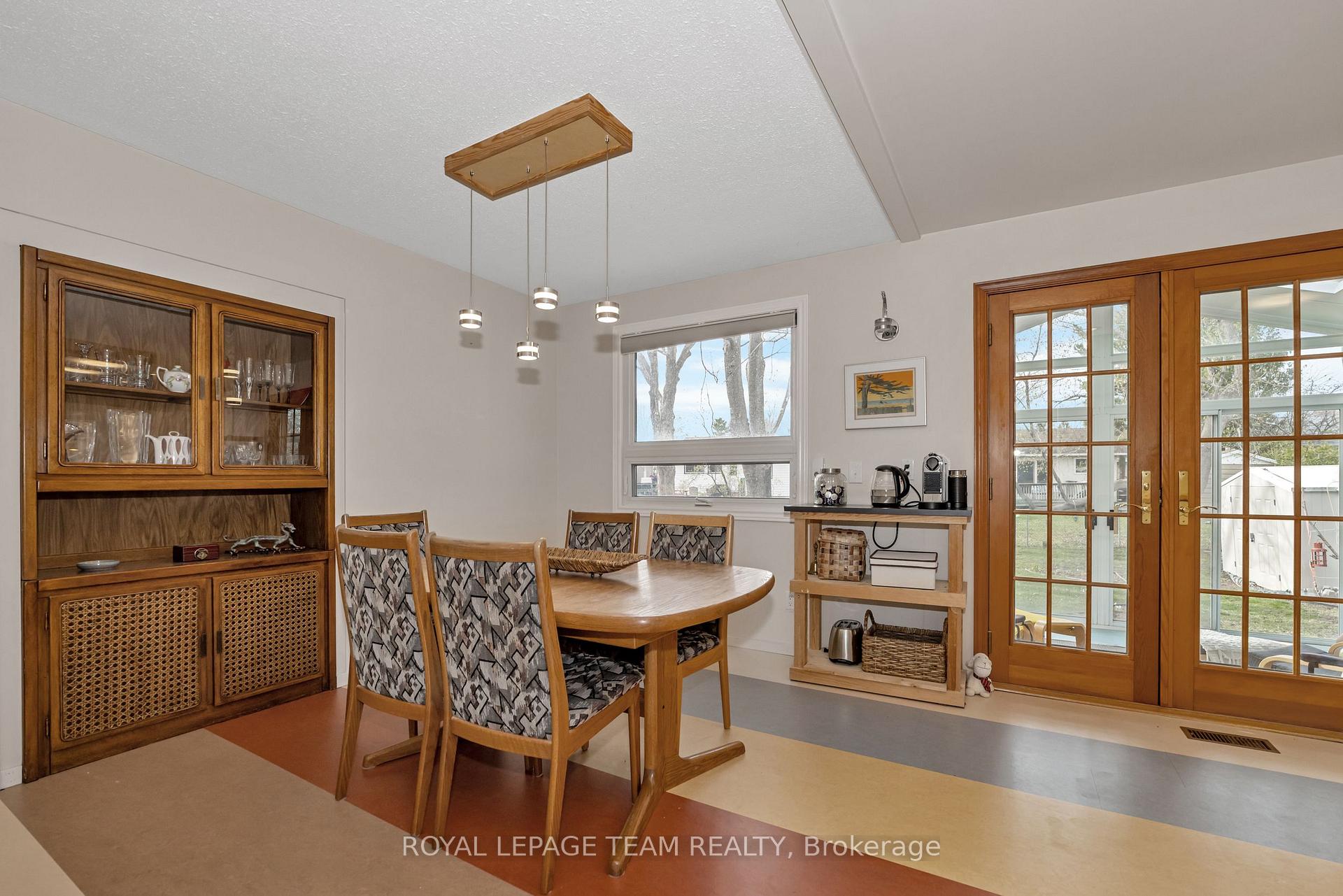 Photo 10 of 1443 Rainbow Crescent, Ottawa, Carson Grove — HOMEH