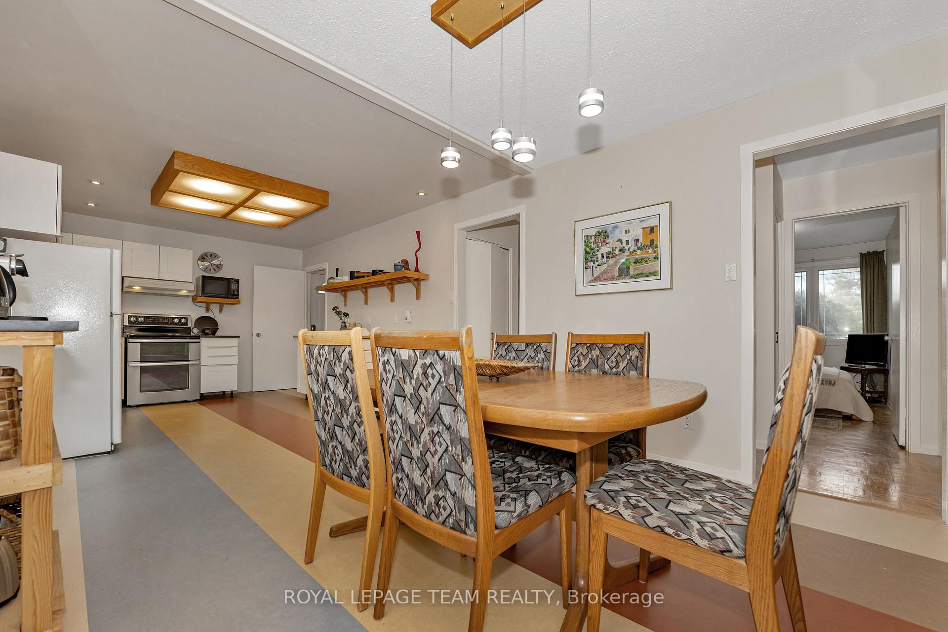 Photo 11 of 1443 Rainbow Crescent, Ottawa, Carson Grove — HOMEH