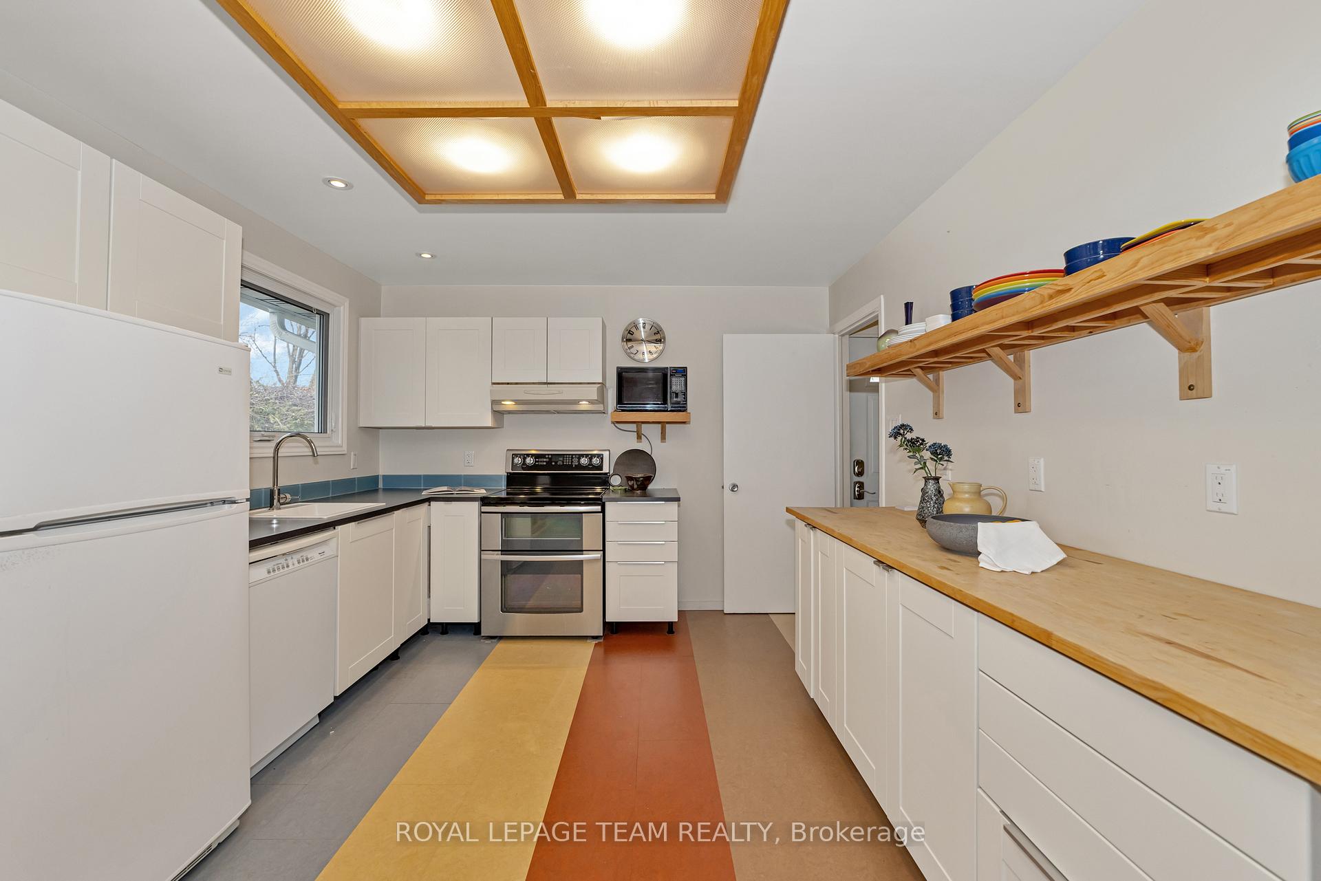 Photo 13 of 1443 Rainbow Crescent, Ottawa, Carson Grove — HOMEH