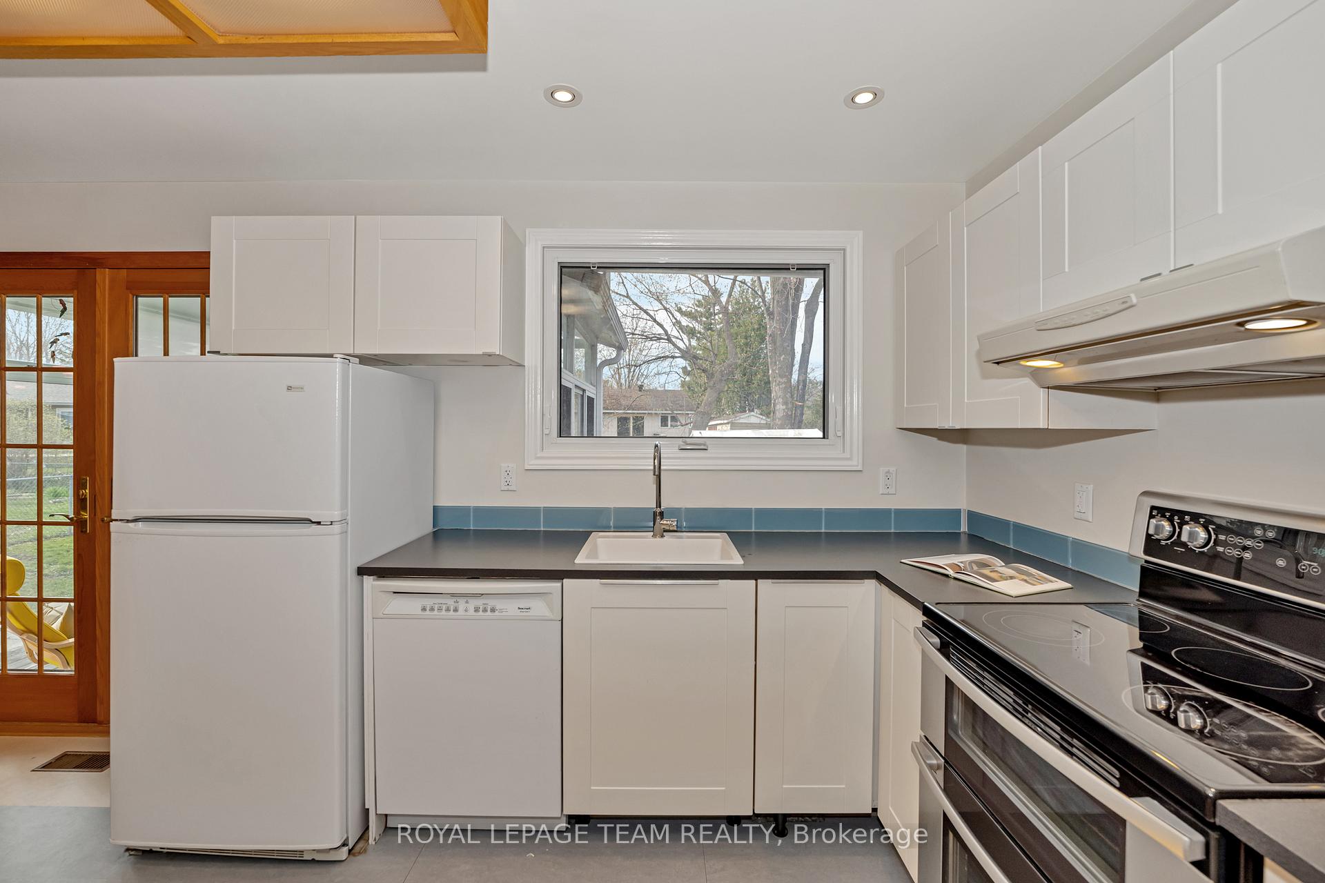 Photo 15 of 1443 Rainbow Crescent, Ottawa, Carson Grove — HOMEH