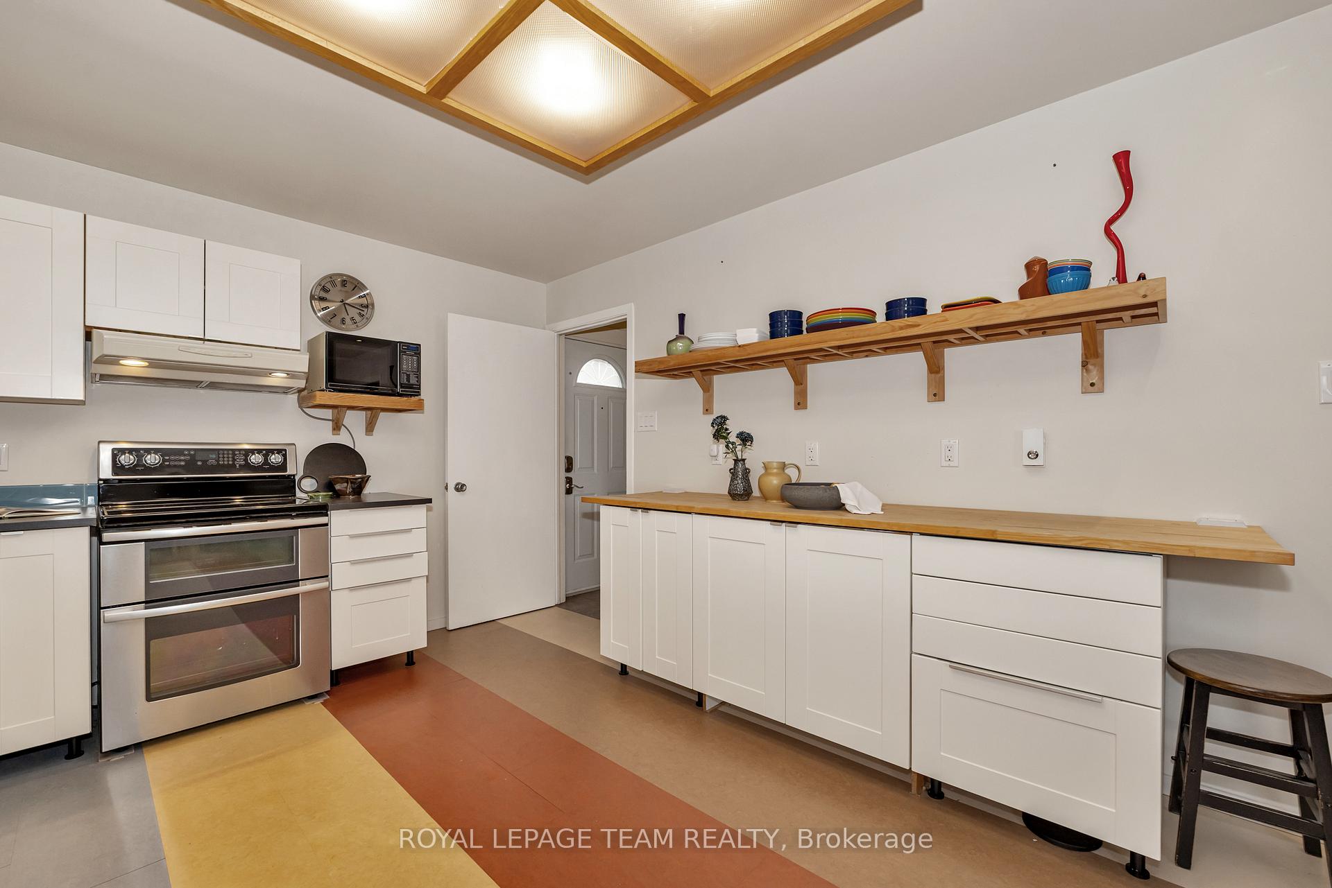 Photo 14 of 1443 Rainbow Crescent, Ottawa, Carson Grove — HOMEH