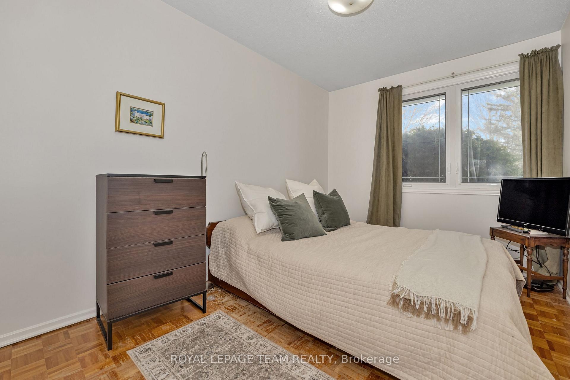 Photo 16 of 1443 Rainbow Crescent, Ottawa, Carson Grove — HOMEH