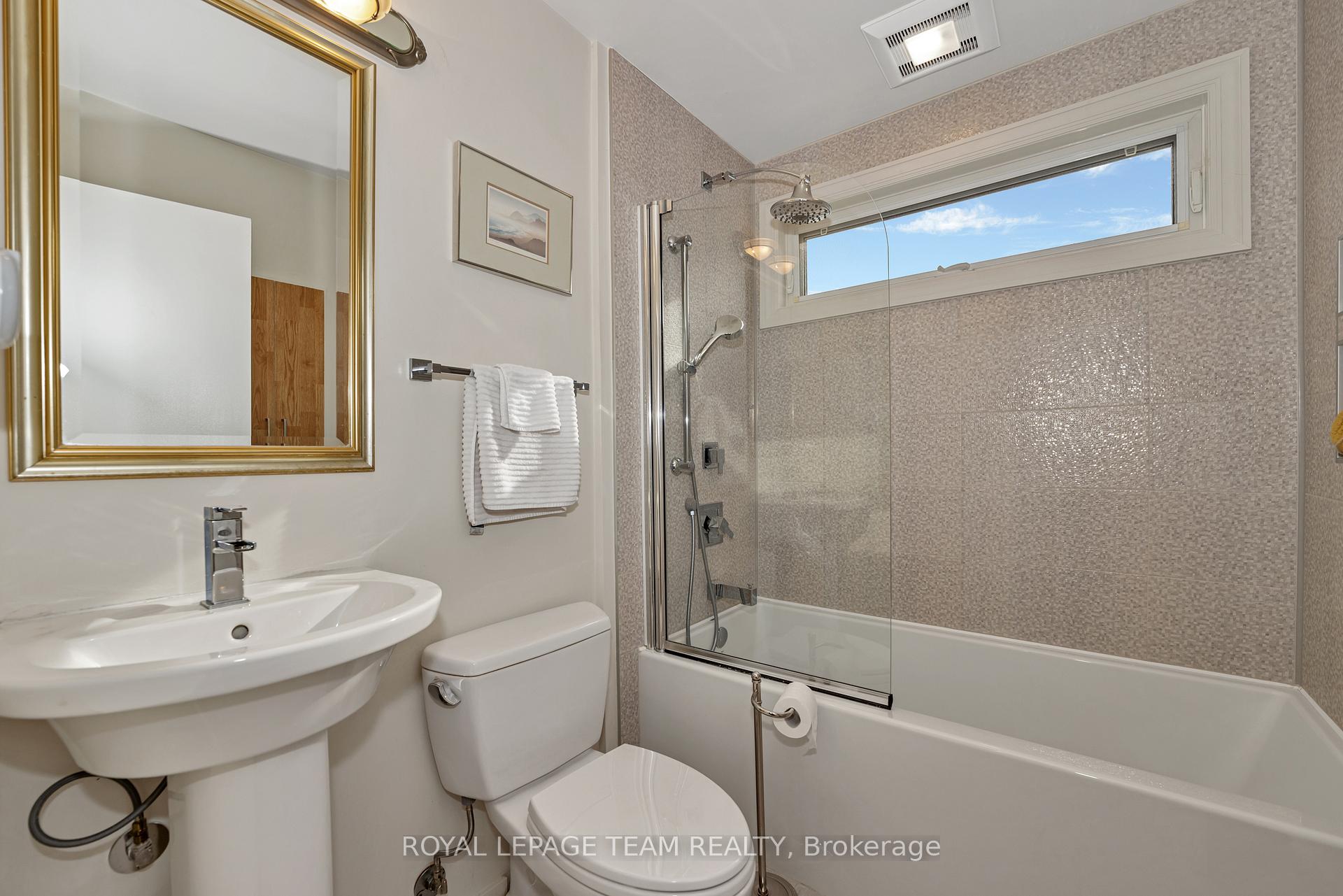 Photo 17 of 1443 Rainbow Crescent, Ottawa, Carson Grove — HOMEH