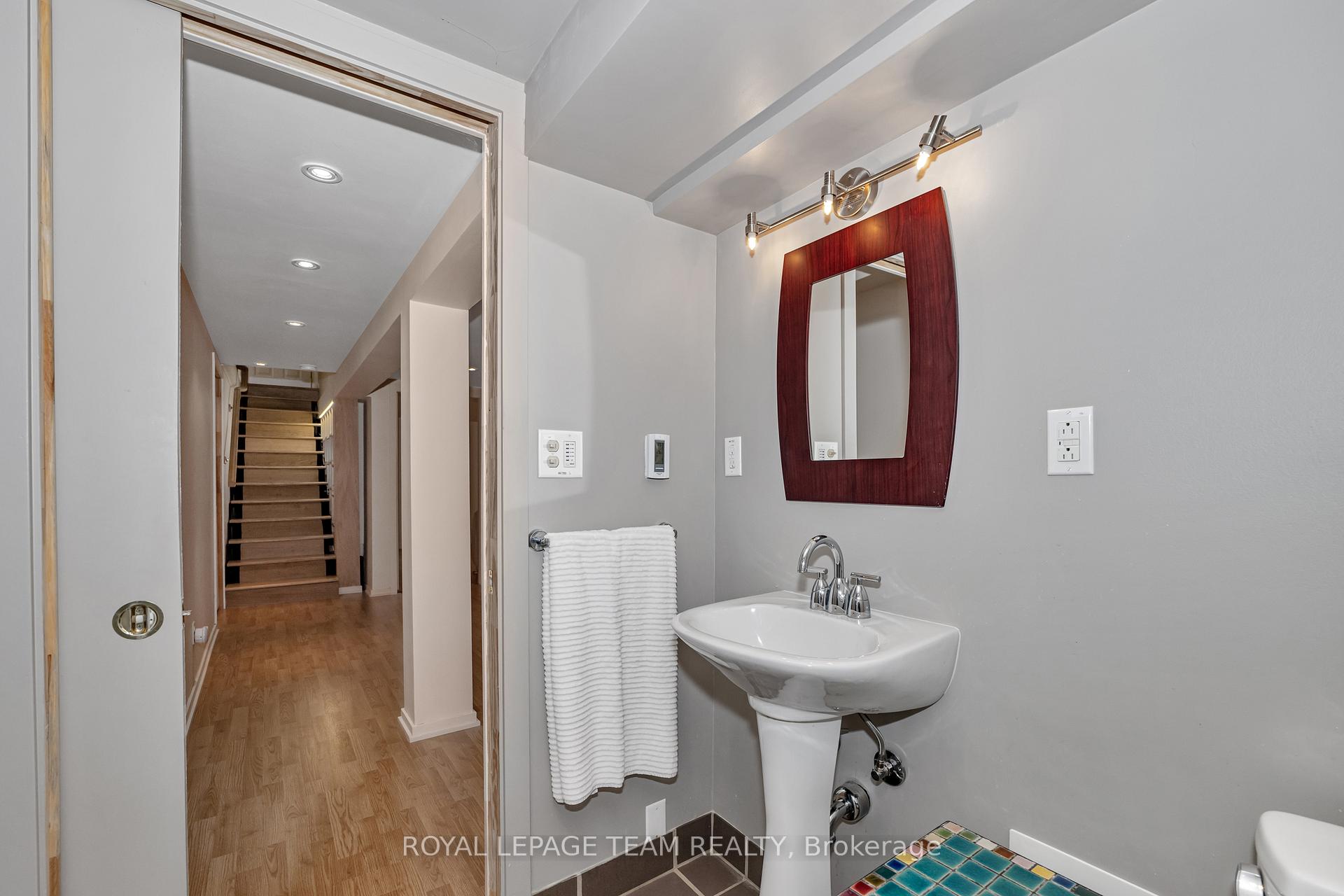Photo 27 of 1443 Rainbow Crescent, Ottawa, Carson Grove — HOMEH