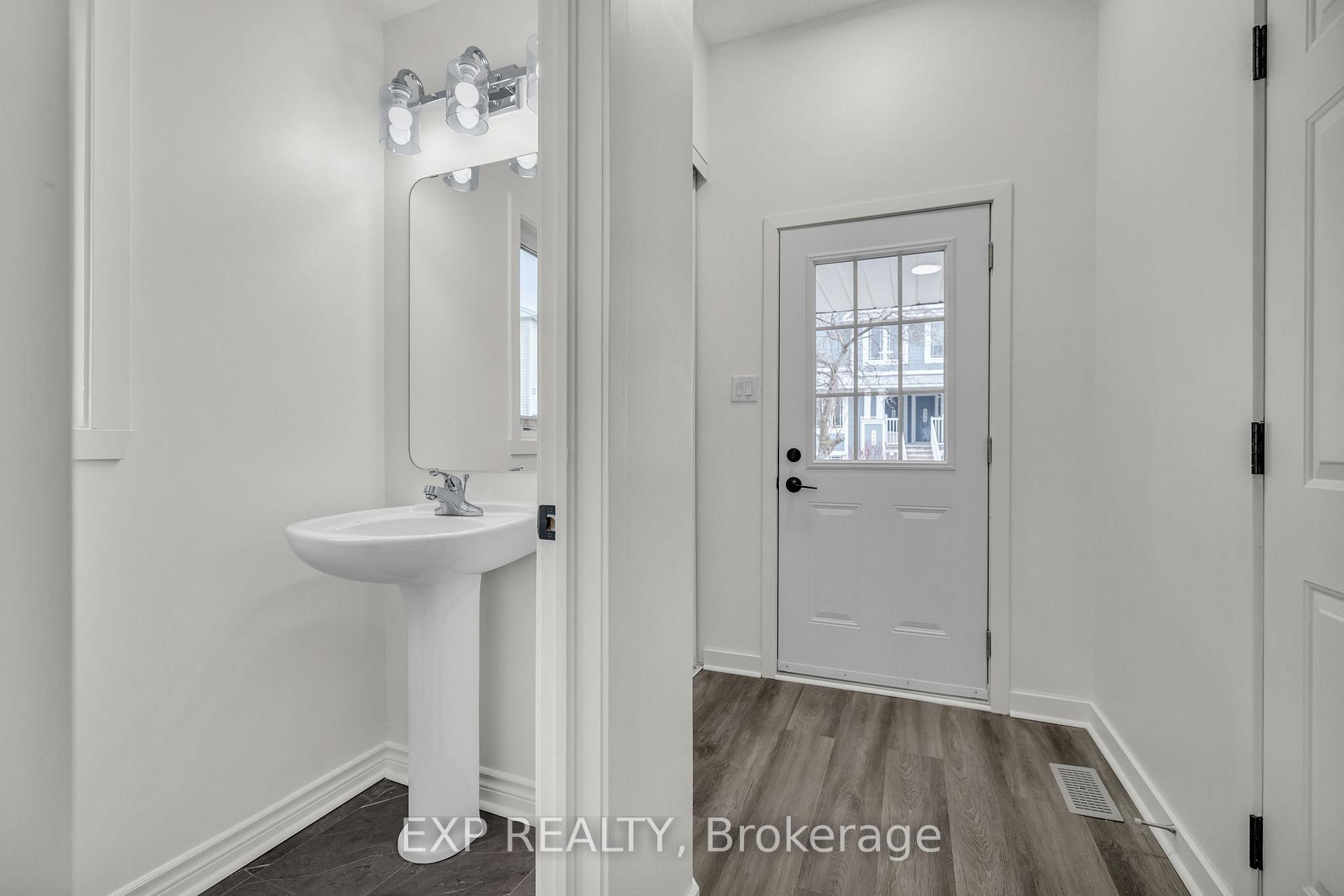 Photo 2 of 423 Hillsboro Private, Ottawa, Kanata - Emerald Meadows/Trailwest — HOMEH