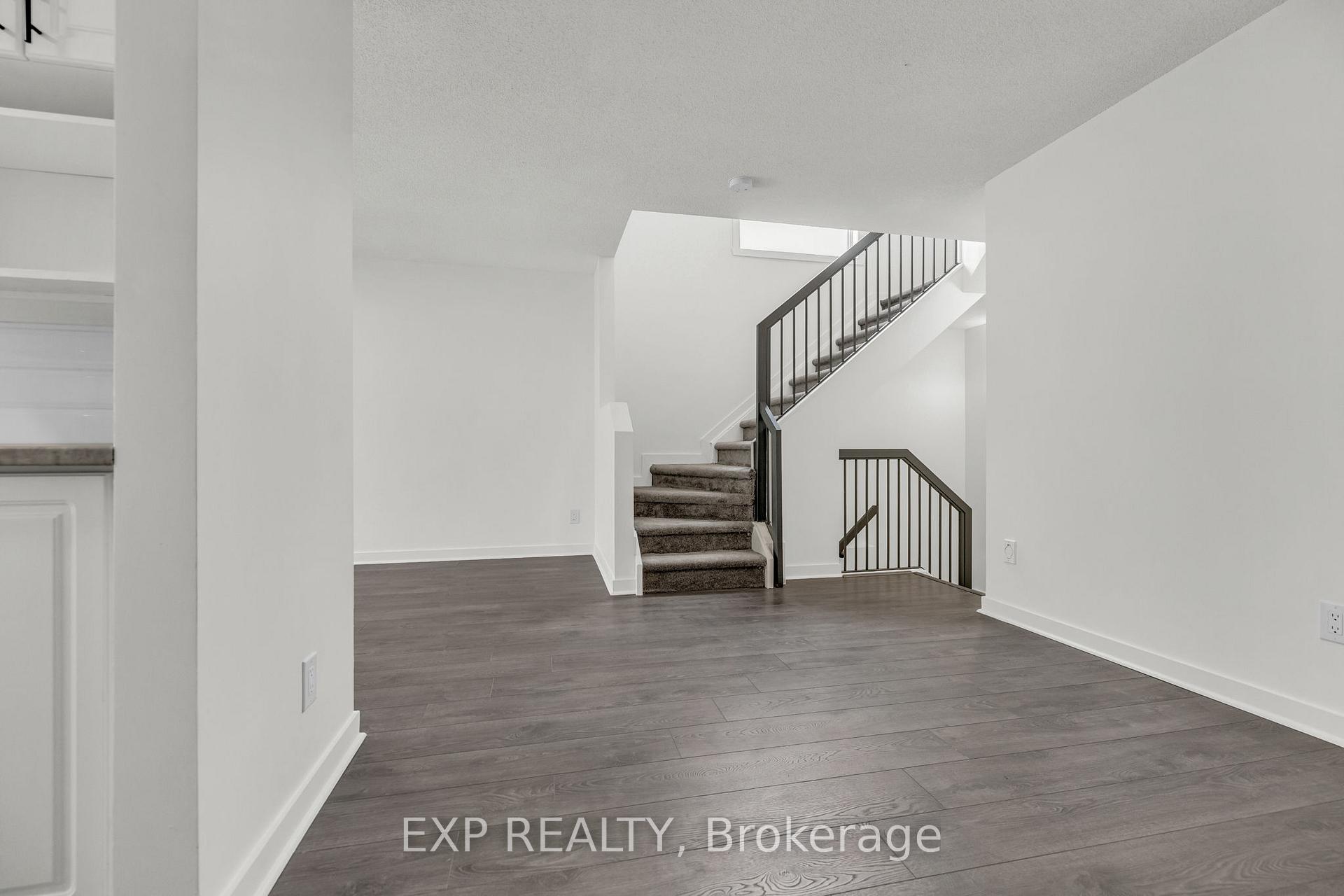 Photo 4 of 423 Hillsboro Private, Ottawa, Kanata - Emerald Meadows/Trailwest — HOMEH