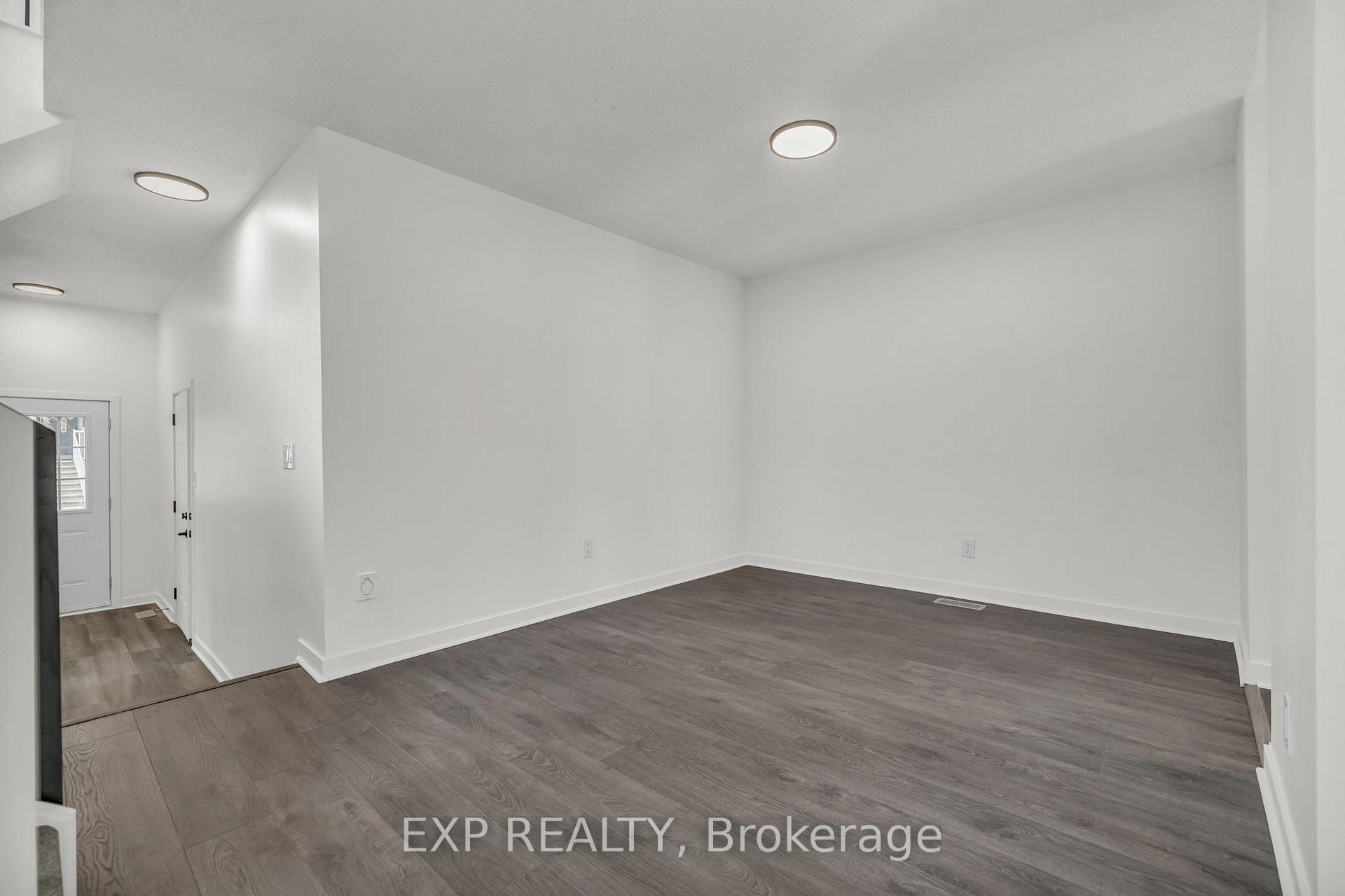 Photo 6 of 423 Hillsboro Private, Ottawa, Kanata - Emerald Meadows/Trailwest — HOMEH
