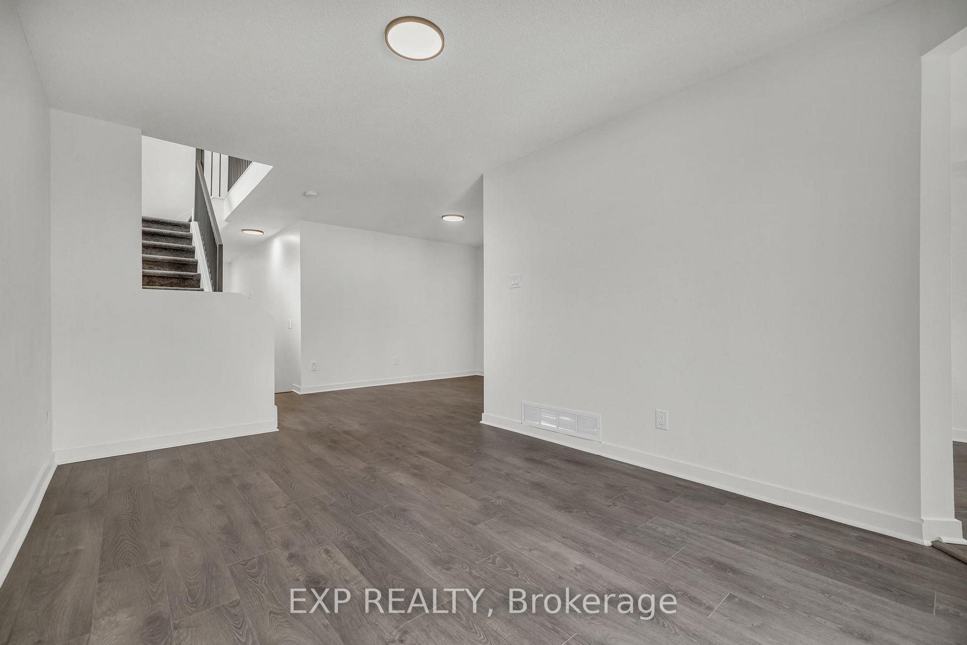 Photo 11 of 423 Hillsboro Private, Ottawa, Kanata - Emerald Meadows/Trailwest — HOMEH