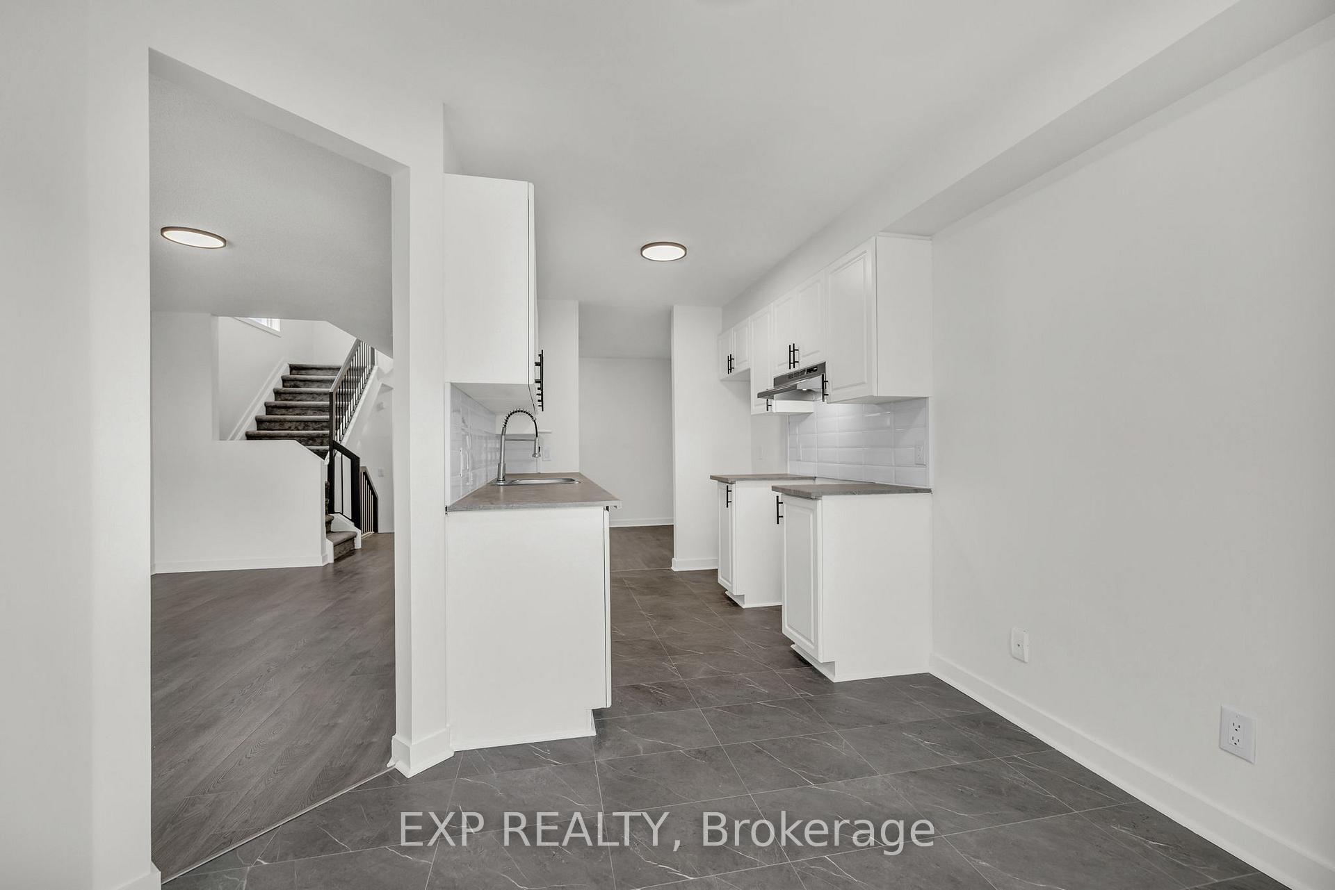 Photo 12 of 423 Hillsboro Private, Ottawa, Kanata - Emerald Meadows/Trailwest — HOMEH
