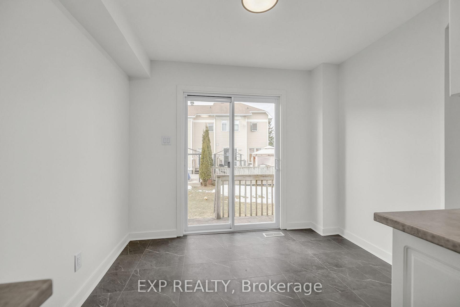 Photo 13 of 423 Hillsboro Private, Ottawa, Kanata - Emerald Meadows/Trailwest — HOMEH