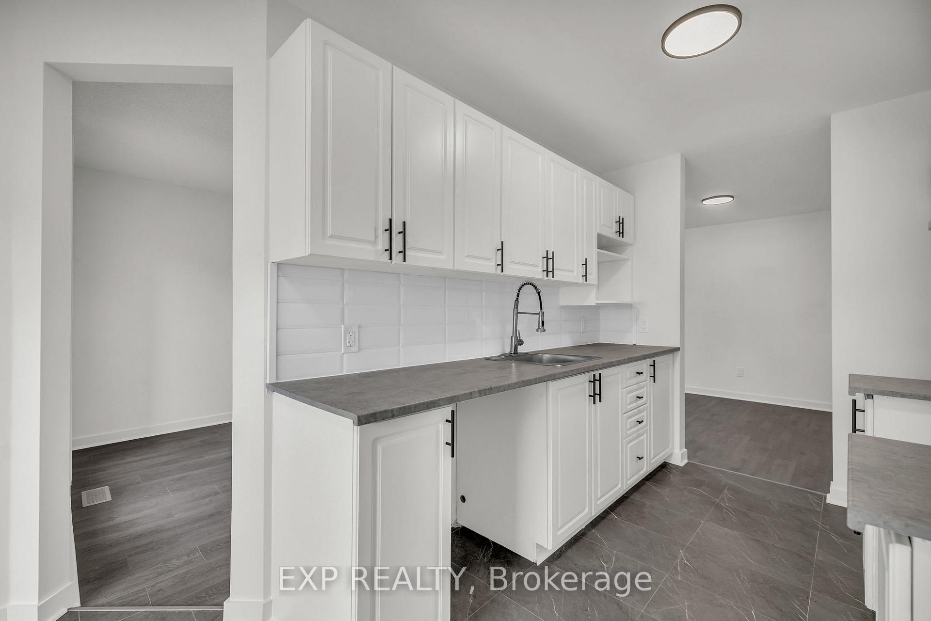 Photo 15 of 423 Hillsboro Private, Ottawa, Kanata - Emerald Meadows/Trailwest — HOMEH