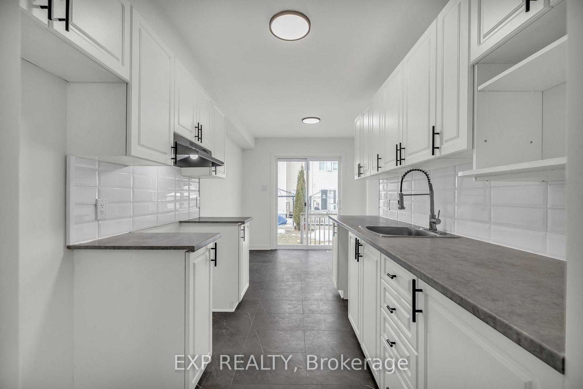 Photo 16 of 423 Hillsboro Private, Ottawa, Kanata - Emerald Meadows/Trailwest — HOMEH