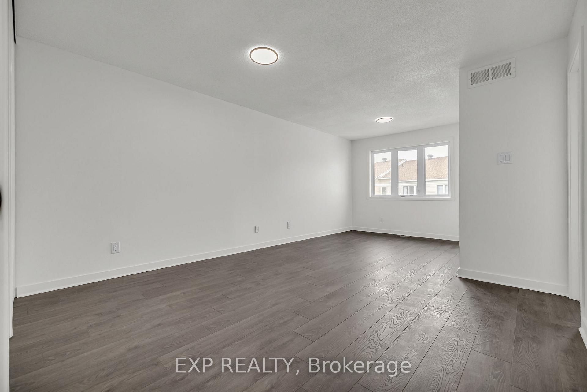 Photo 17 of 423 Hillsboro Private, Ottawa, Kanata - Emerald Meadows/Trailwest — HOMEH