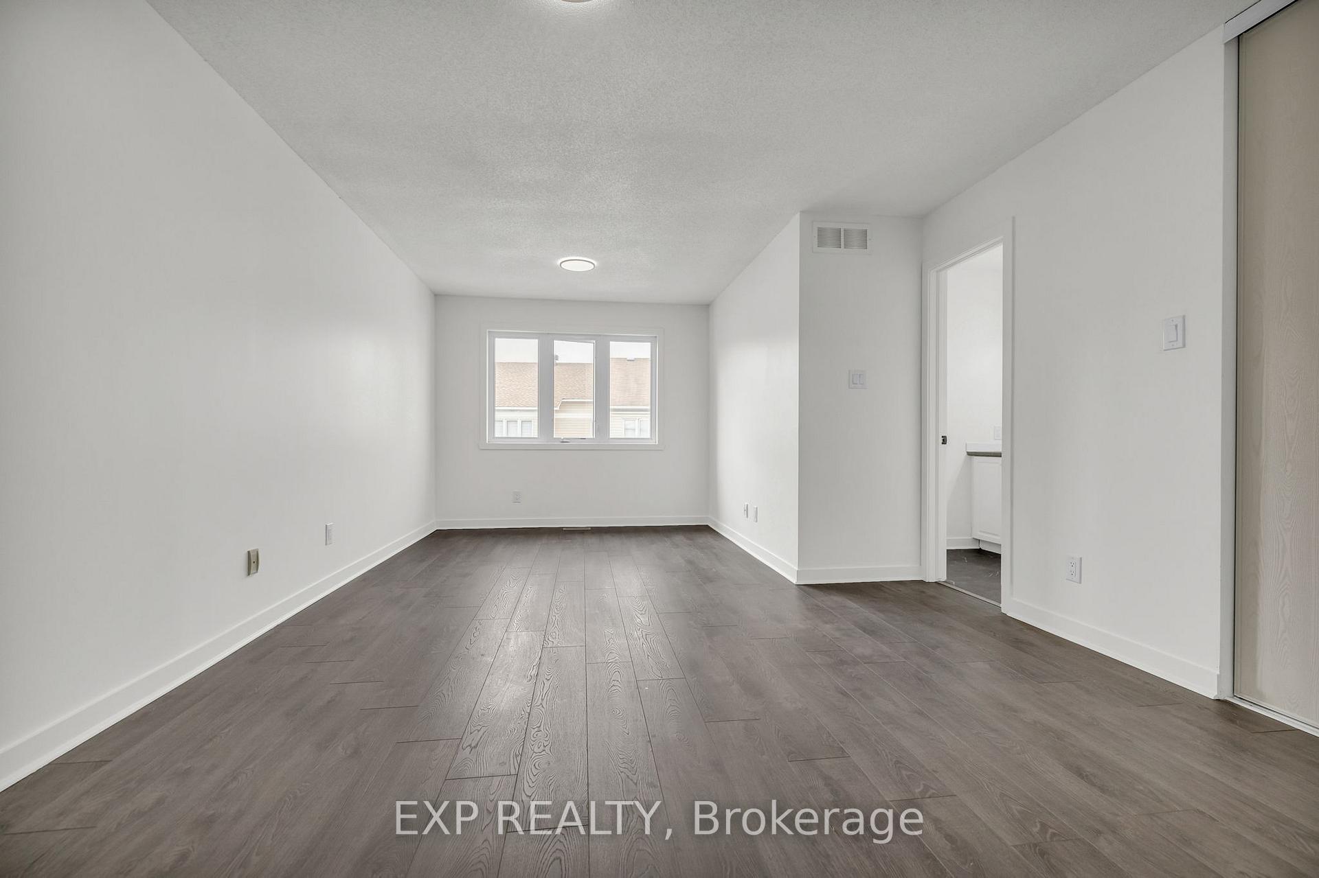 Photo 19 of 423 Hillsboro Private, Ottawa, Kanata - Emerald Meadows/Trailwest — HOMEH