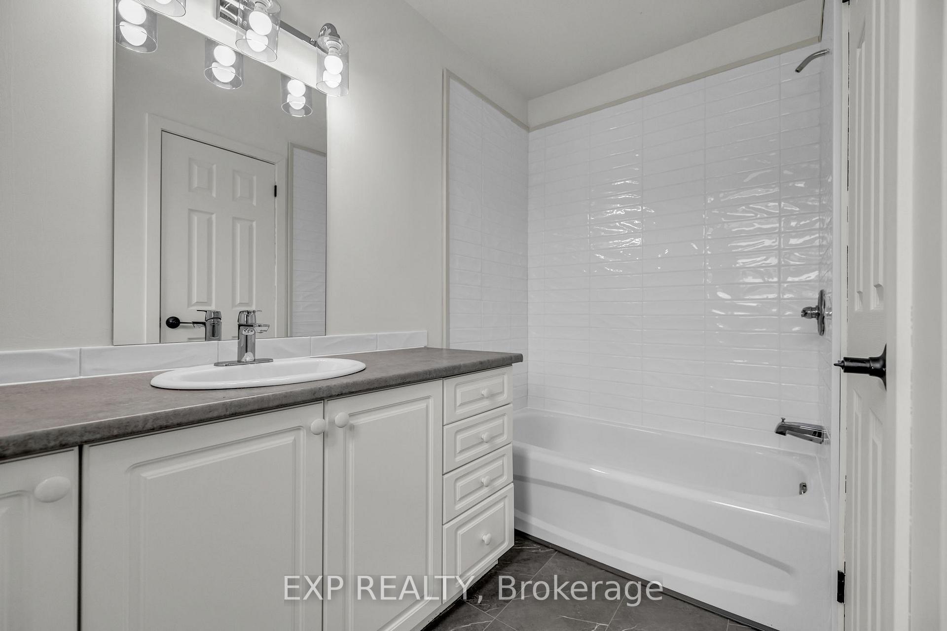 Photo 21 of 423 Hillsboro Private, Ottawa, Kanata - Emerald Meadows/Trailwest — HOMEH