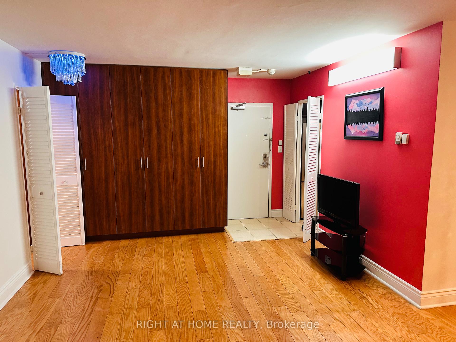 Photo 5 of Unit 1204, 5 Massey Square, Toronto, Crescent Town — HOMEH