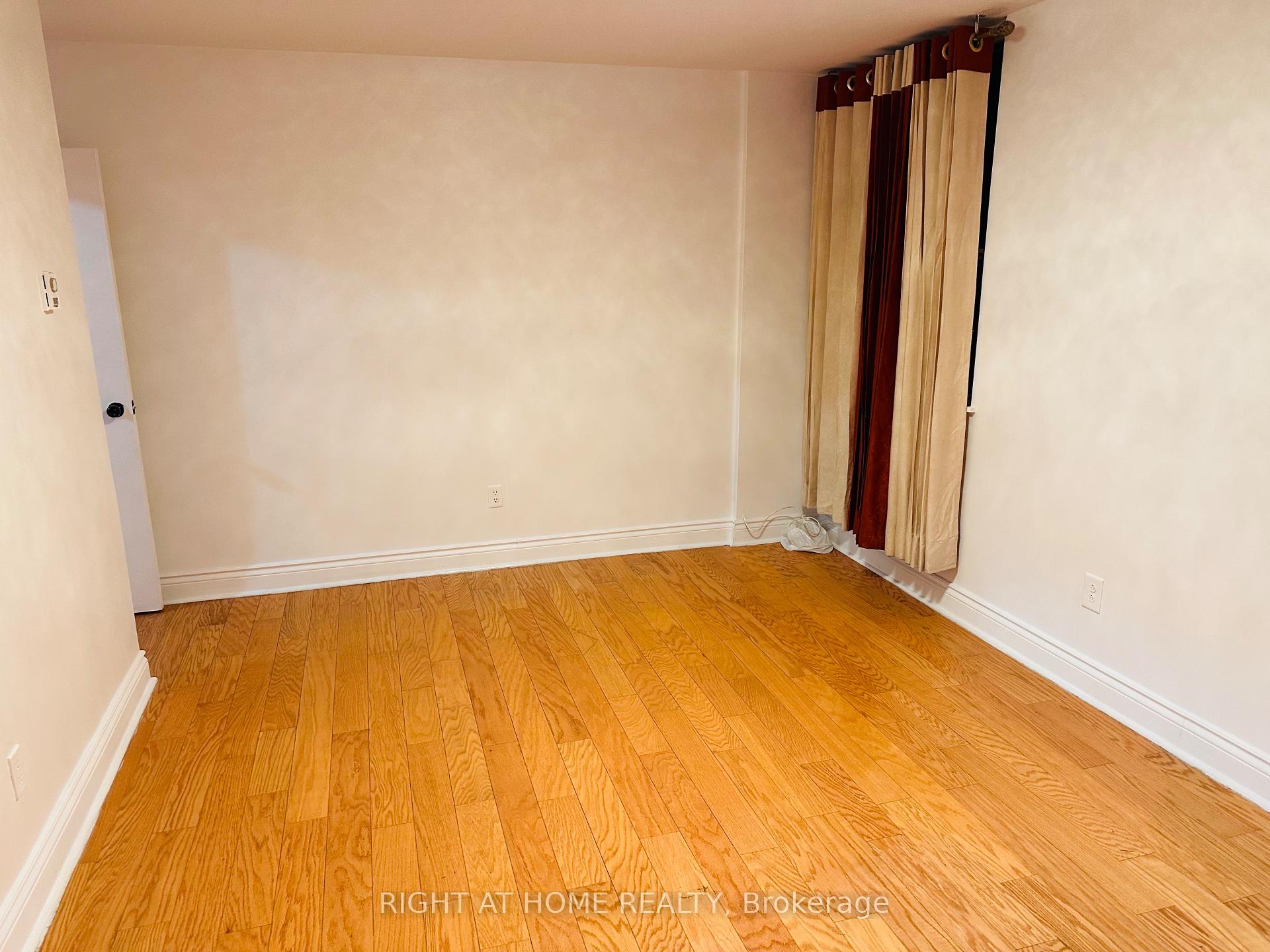 Photo 6 of Unit 1204, 5 Massey Square, Toronto, Crescent Town — HOMEH
