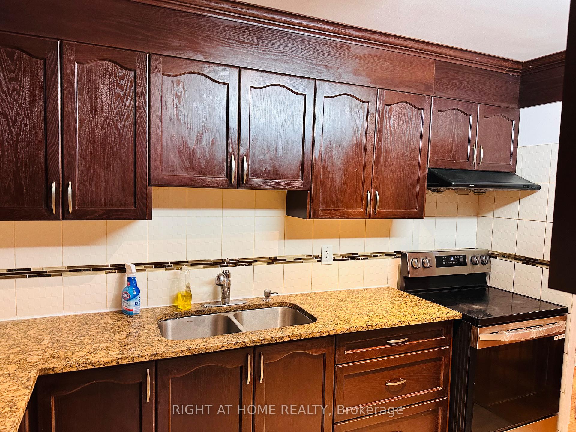 Photo 9 of Unit 1204, 5 Massey Square, Toronto, Crescent Town — HOMEH