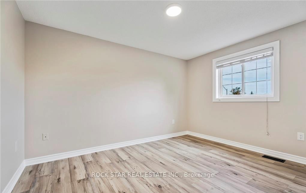 Photo 11 of 8 Ginger Drive, Barrie, Holly — HOMEH