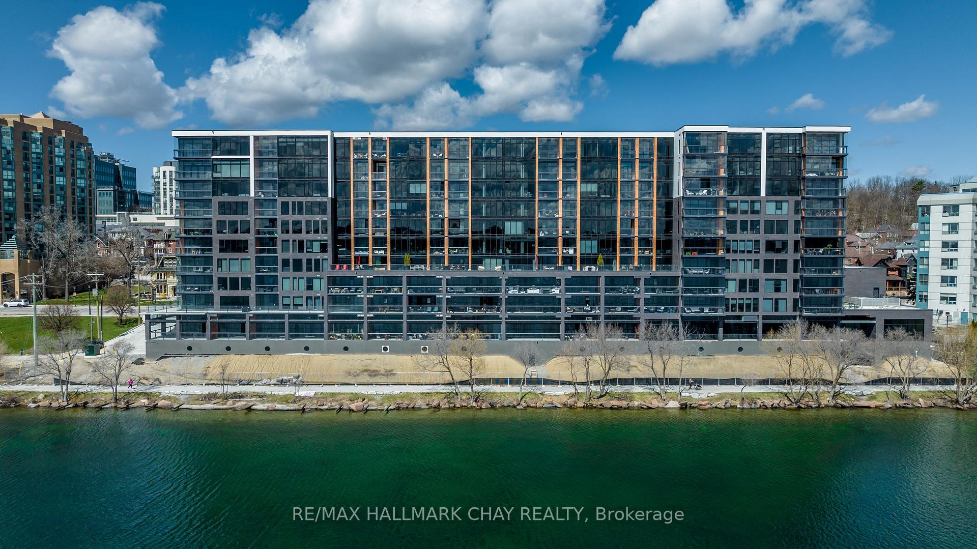 Front of Unit 810, 185 Dunlop Street E