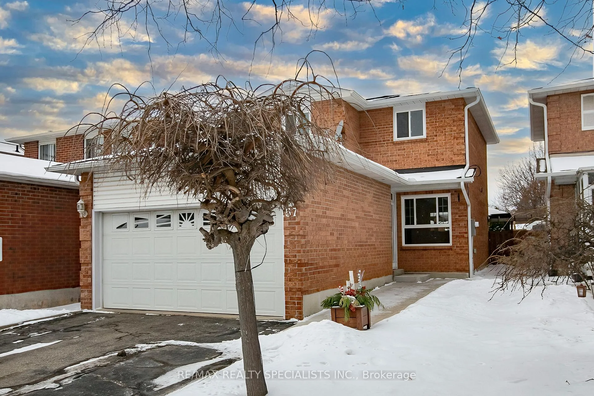 Photo 2 of 57 Ecclestone Drive, Brampton, Brampton West — HOMEH