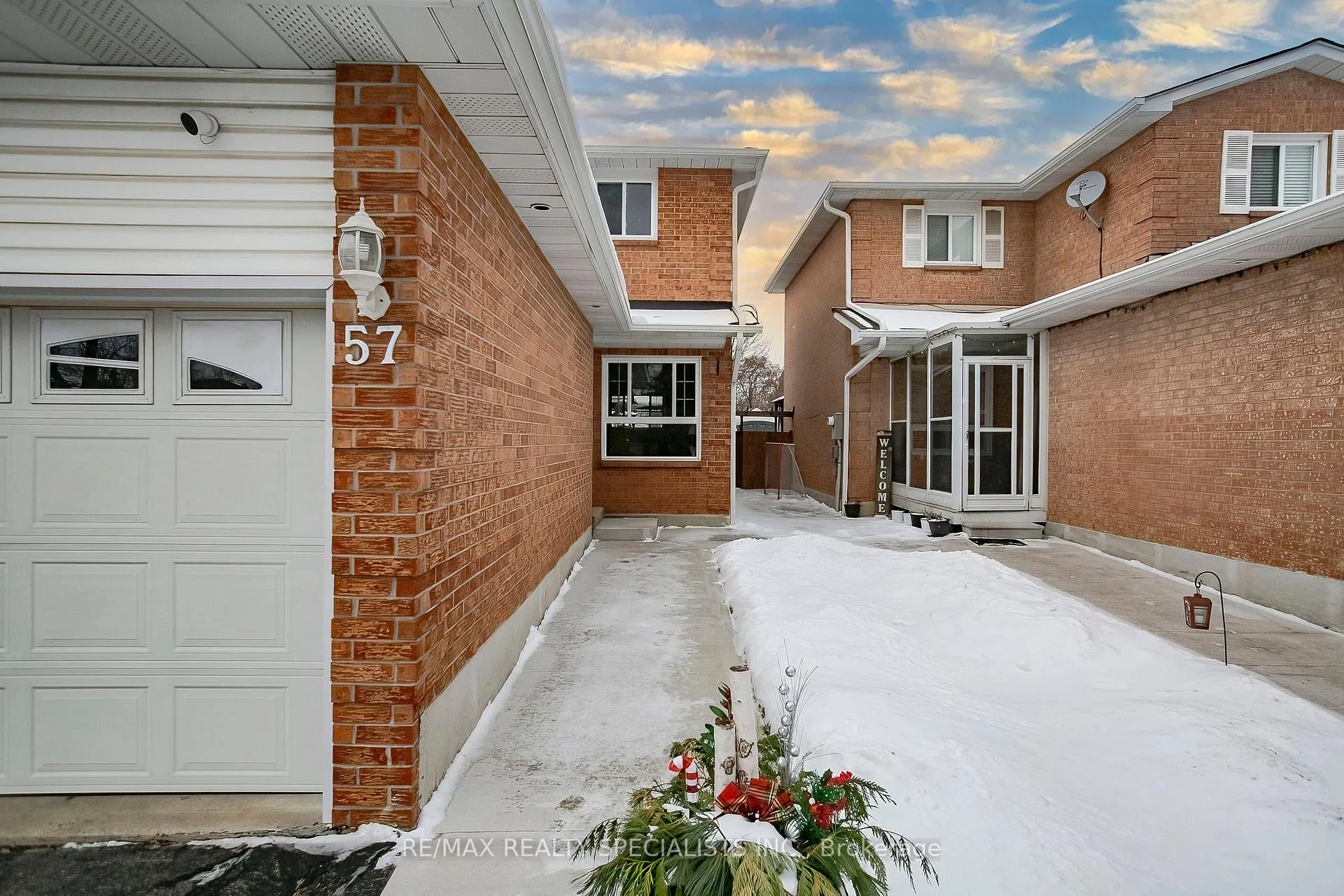 Photo 3 of 57 Ecclestone Drive, Brampton, Brampton West — HOMEH