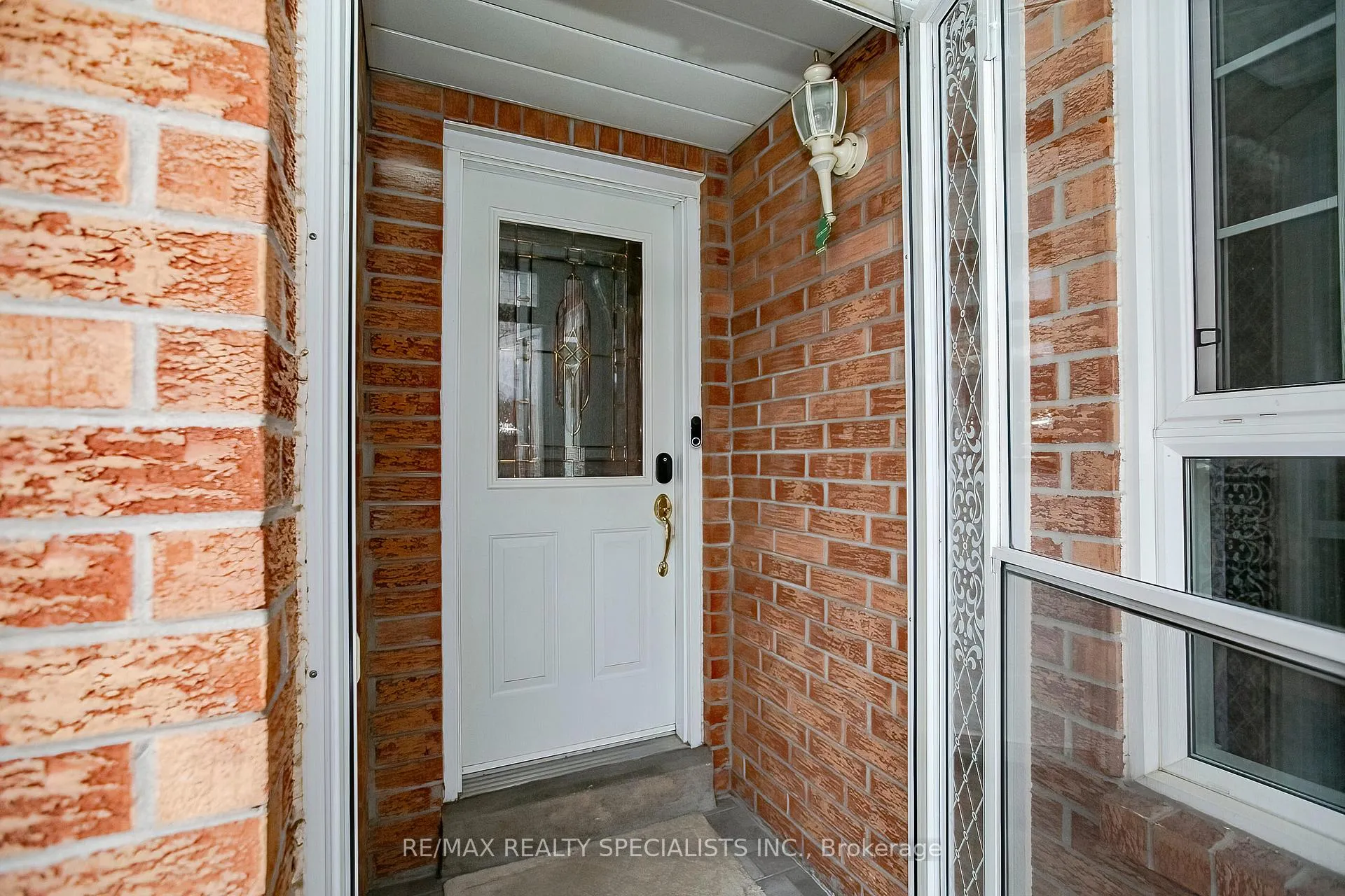 Photo 4 of 57 Ecclestone Drive, Brampton, Brampton West — HOMEH