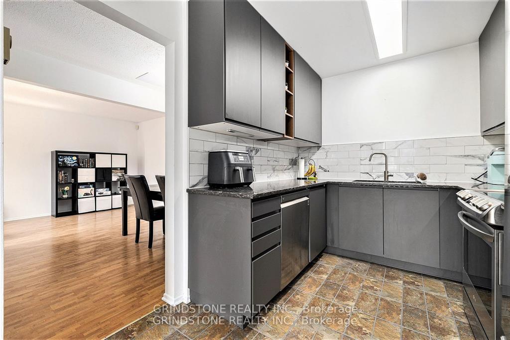 Photo 10 of 127 Salter Crescent, Ottawa, Kanata - Beaverbrook — HOMEH