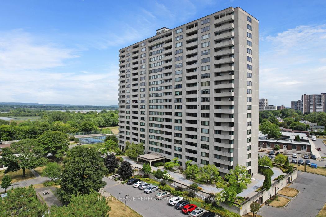 Front of Unit 301, 2625 Regina Street