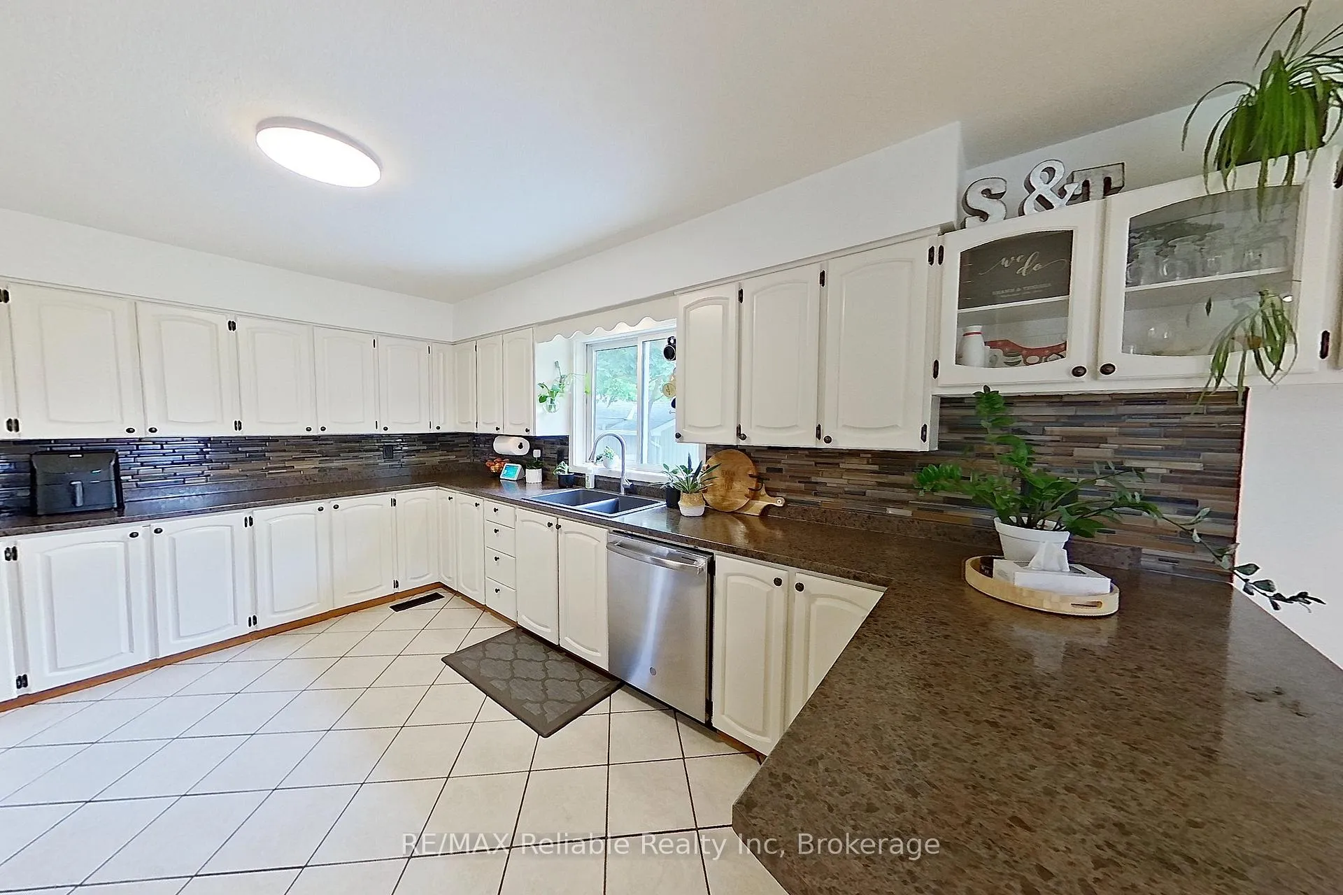 Photo 10 of 212 James Street, Central Huron, Clinton — HOMEH