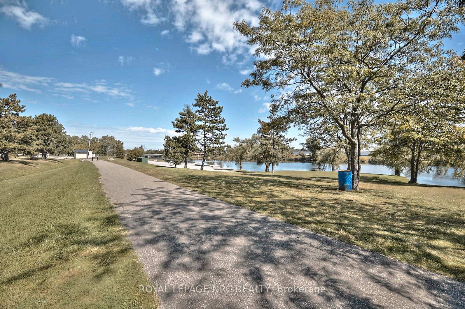 Photo 5 of Unit 1309, 330 Prince Charles Drive S, Welland, Broadway — HOMEH