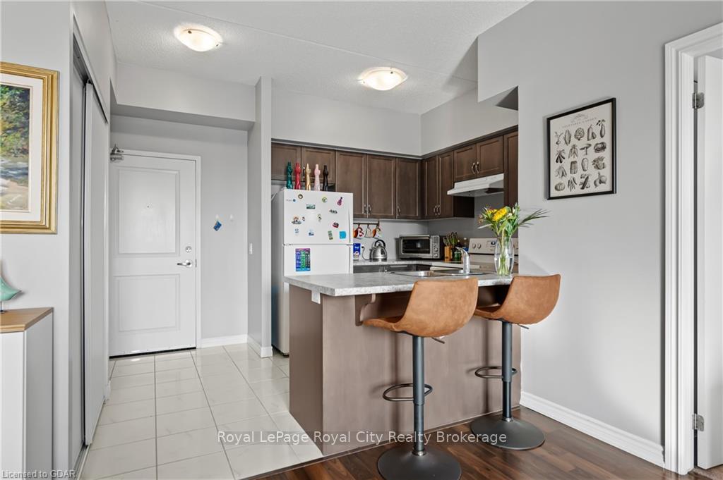 Photo 8 of Unit 215, 1284 Gordon Street, Guelph, Kortright East — HOMEH