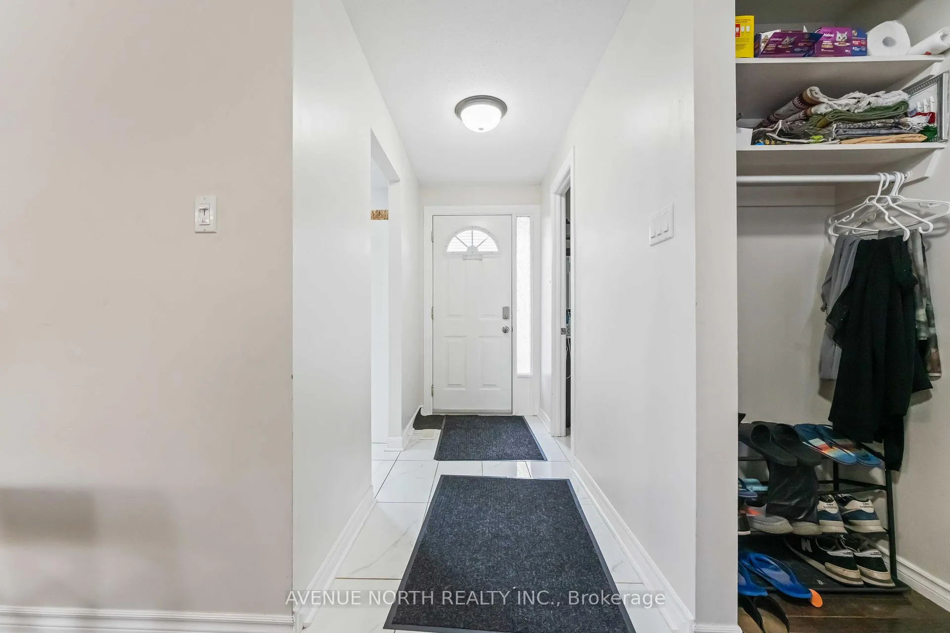 Photo 4 of Unit B, 1741 Lamoureux Drive, Ottawa, Queenswood Heights South — HOMEH