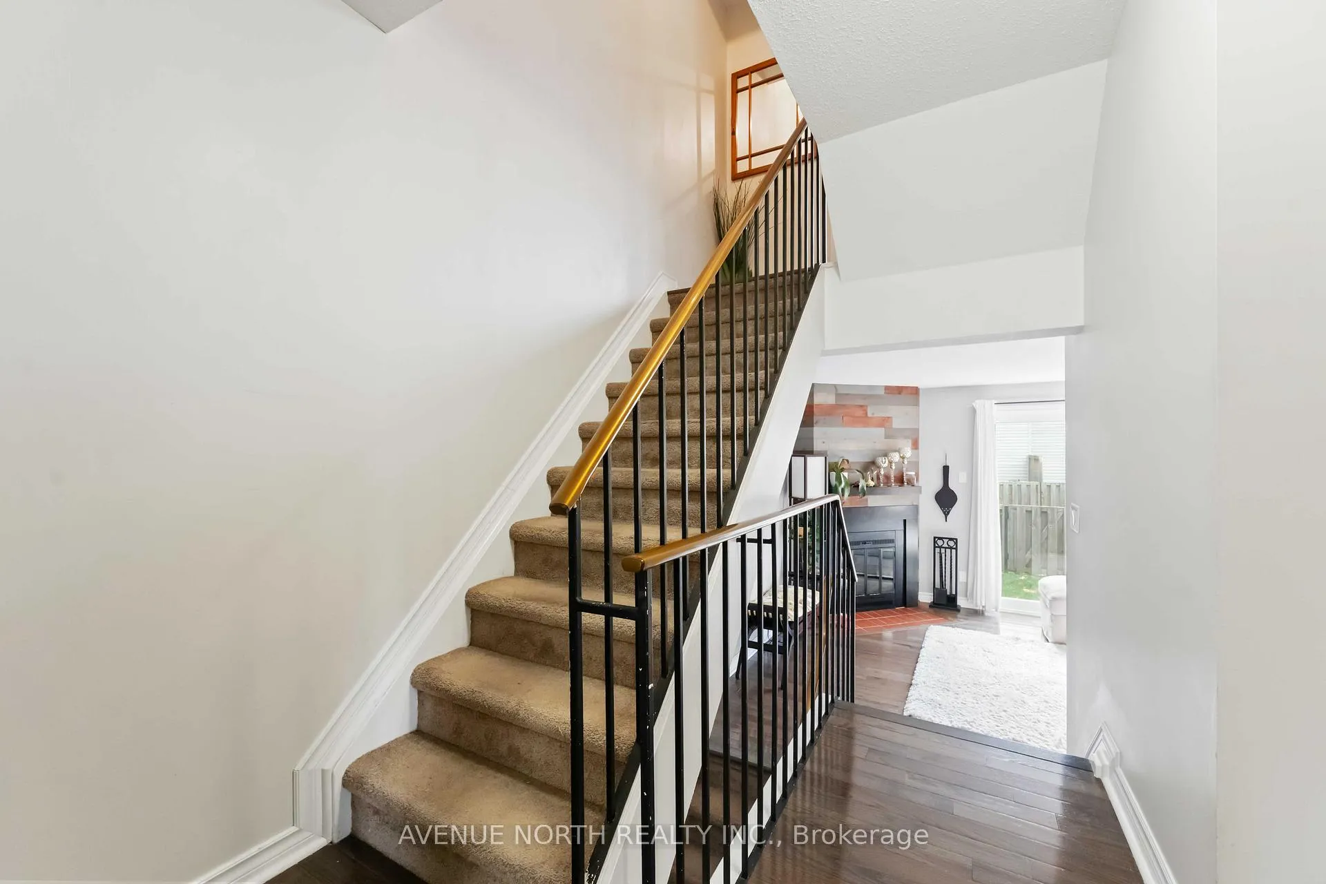 Photo 5 of Unit B, 1741 Lamoureux Drive, Ottawa, Queenswood Heights South — HOMEH
