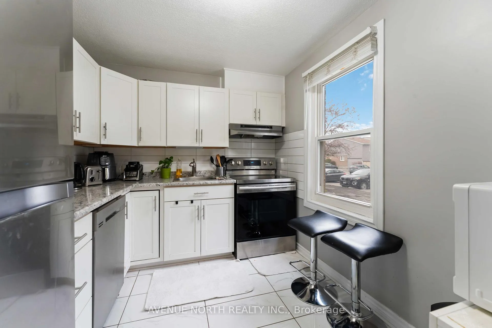 Photo 12 of Unit B, 1741 Lamoureux Drive, Ottawa, Queenswood Heights South — HOMEH